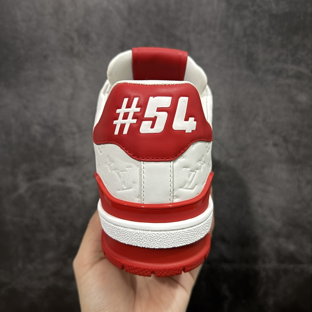 图片[4]-【天花板/Goat版】 市场最强版 没有之一的存在💪🏻 Louis Vuitton LV Trainer 系列全新版上架 手里有正品的可以对比下🆚懂货的看细节‼️ 此版品质是市场从未达到的新高度！ 整体版型 皮料 牛仔布的色差 压花纹路清晰度 后跟版型等等 都可以自行对比[机智]吊打市场所有货，怒甩十条街的那种，直接来正品对比图🆚，欢迎拿市场各大工厂的货来对比！ 尺码：35-45码-选品中心