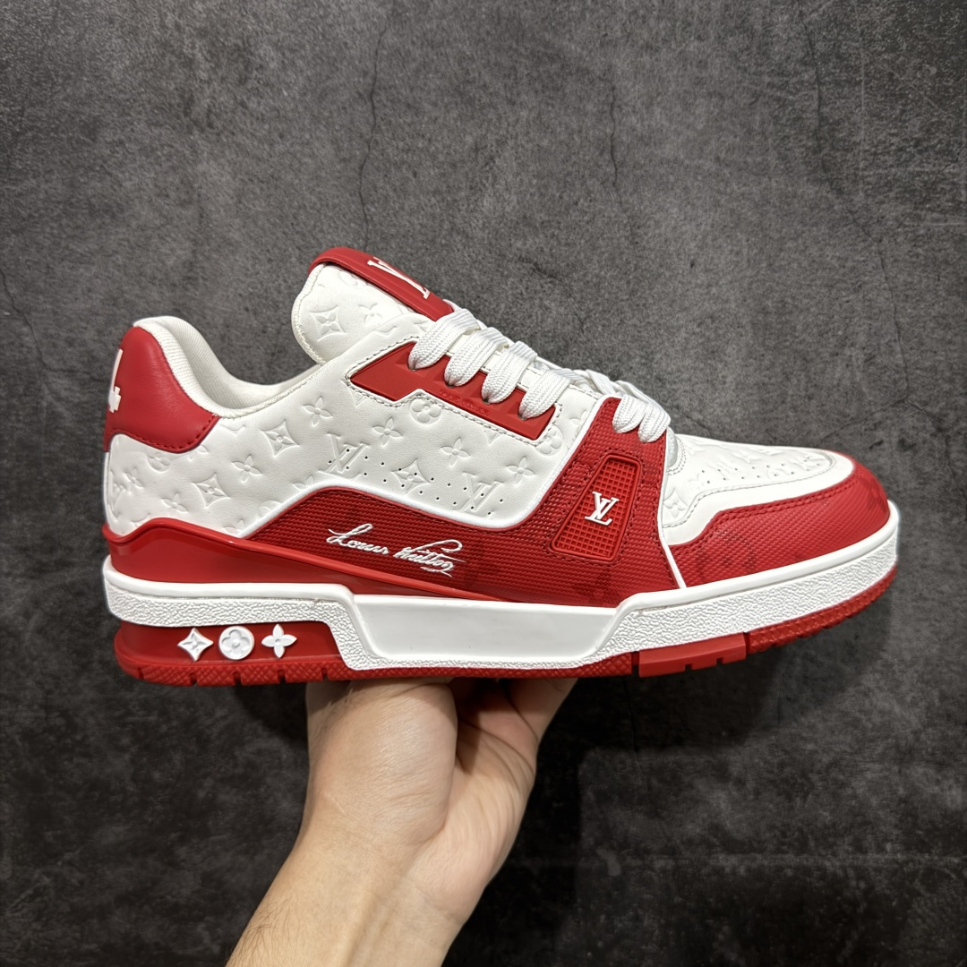 【天花板/Goat版】 市场最强版 没有之一的存在💪🏻 Louis Vuitton LV Trainer 系列全新版上架 手里有正品的可以对比下🆚懂货的看细节‼️ 此版品质是市场从未达到的新高度！ 整体版型 皮料 牛仔布的色差 压花纹路清晰度 后跟版型等等 都可以自行对比[机智]吊打市场所有货，怒甩十条街的那种，直接来正品对比图🆚，欢迎拿市场各大工厂的货来对比！ 尺码：35-45码-选品中心