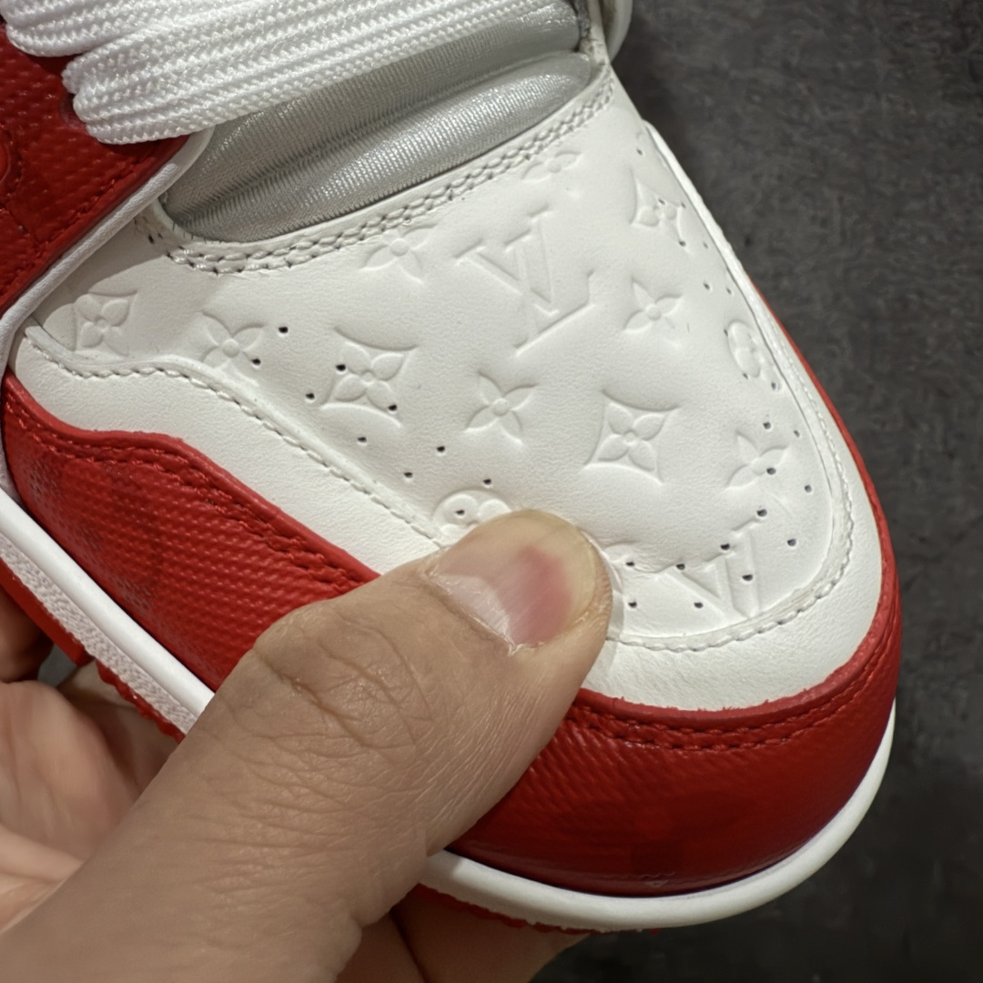 图片[5]-【天花板/Goat版】 市场最强版 没有之一的存在💪🏻 Louis Vuitton LV Trainer 系列全新版上架 手里有正品的可以对比下🆚懂货的看细节‼️ 此版品质是市场从未达到的新高度！ 整体版型 皮料 牛仔布的色差 压花纹路清晰度 后跟版型等等 都可以自行对比[机智]吊打市场所有货，怒甩十条街的那种，直接来正品对比图🆚，欢迎拿市场各大工厂的货来对比！ 尺码：35-45码-选品中心