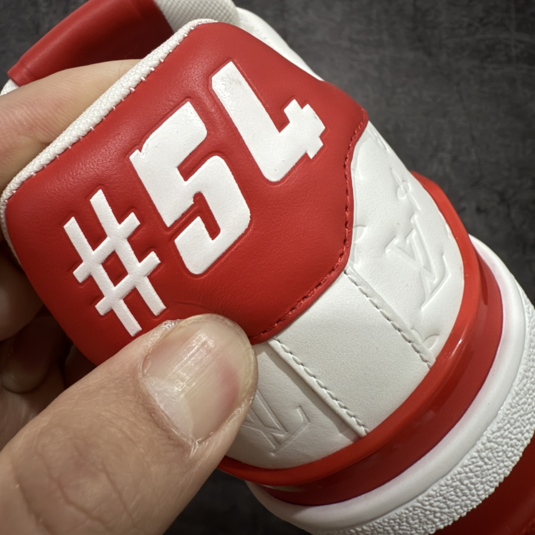 图片[2]-【天花板/Goat版】 市场最强版 没有之一的存在💪🏻 Louis Vuitton LV Trainer 系列全新版上架 手里有正品的可以对比下🆚懂货的看细节‼️ 此版品质是市场从未达到的新高度！ 整体版型 皮料 牛仔布的色差 压花纹路清晰度 后跟版型等等 都可以自行对比[机智]吊打市场所有货，怒甩十条街的那种，直接来正品对比图🆚，欢迎拿市场各大工厂的货来对比！ 尺码：35-45码-选品中心
