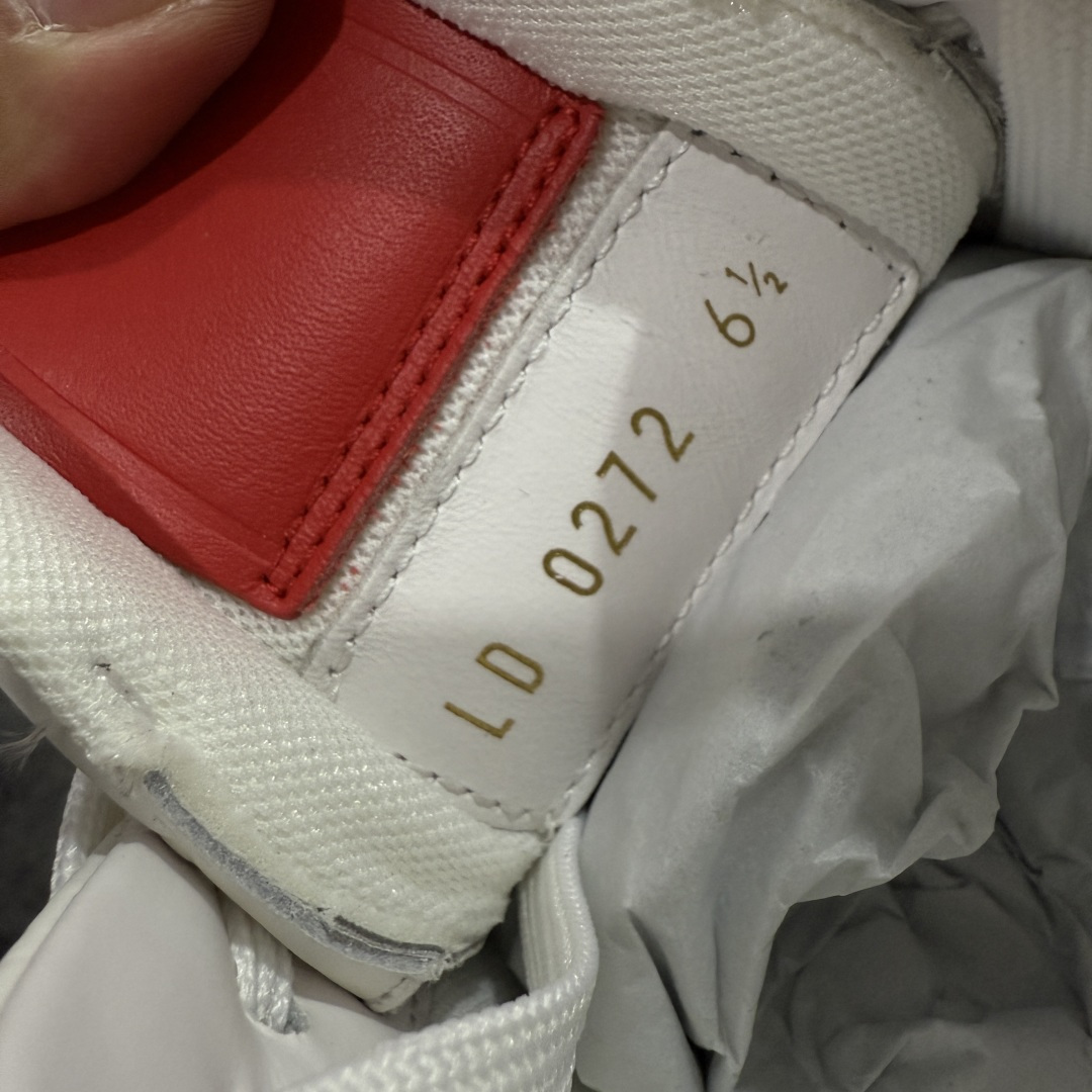 图片[7]-【天花板/Goat版】 市场最强版 没有之一的存在💪🏻 Louis Vuitton LV Trainer 系列全新版上架 手里有正品的可以对比下🆚懂货的看细节‼️ 此版品质是市场从未达到的新高度！ 整体版型 皮料 牛仔布的色差 压花纹路清晰度 后跟版型等等 都可以自行对比[机智]吊打市场所有货，怒甩十条街的那种，直接来正品对比图🆚，欢迎拿市场各大工厂的货来对比！ 尺码：35-45码-选品中心