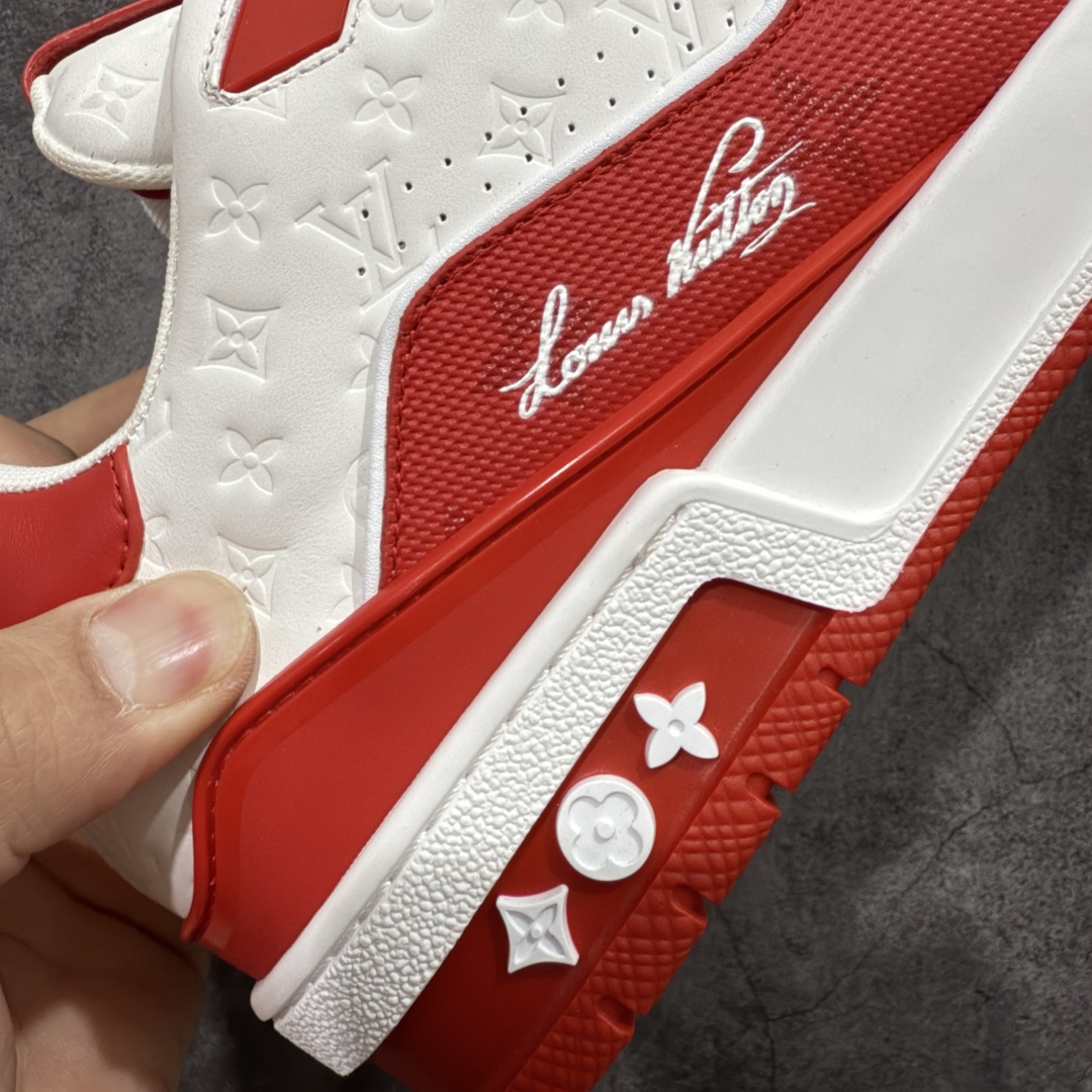 图片[3]-【天花板/Goat版】 市场最强版 没有之一的存在💪🏻 Louis Vuitton LV Trainer 系列全新版上架 手里有正品的可以对比下🆚懂货的看细节‼️ 此版品质是市场从未达到的新高度！ 整体版型 皮料 牛仔布的色差 压花纹路清晰度 后跟版型等等 都可以自行对比[机智]吊打市场所有货，怒甩十条街的那种，直接来正品对比图🆚，欢迎拿市场各大工厂的货来对比！ 尺码：35-45码-选品中心