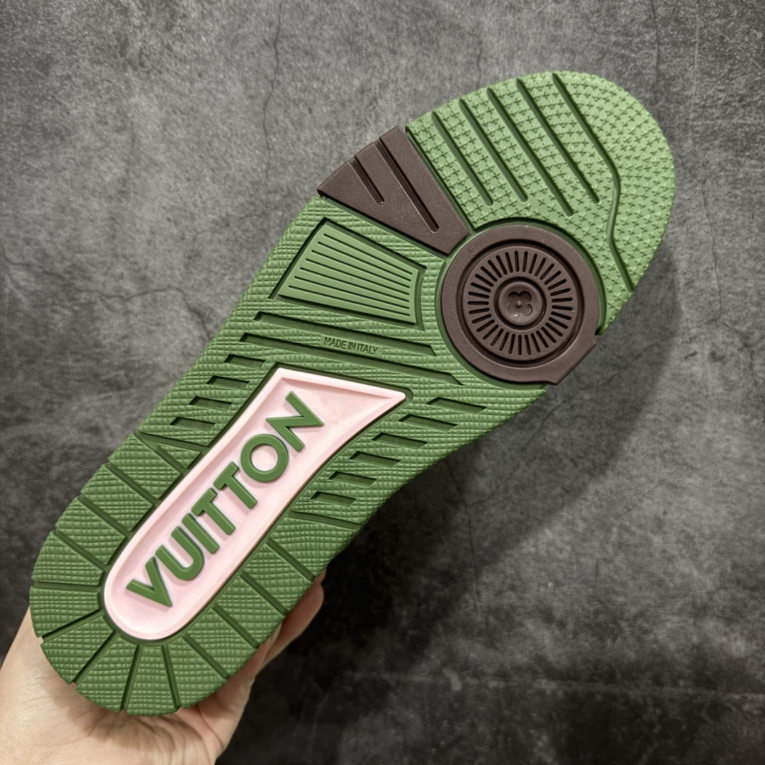 图片[9]-【天花板/Goat版】 市场最强版 没有之一的存在💪🏻 Louis Vuitton LV Trainer 系列全新版上架 手里有正品的可以对比下🆚懂货的看细节‼️ 此版品质是市场从未达到的新高度！ 整体版型 皮料 牛仔布的色差 压花纹路清晰度 后跟版型等等 都可以自行对比[机智]吊打市场所有货，怒甩十条街的那种，直接来正品对比图🆚，欢迎拿市场各大工厂的货来对比！ 尺码：35-45码-选品中心