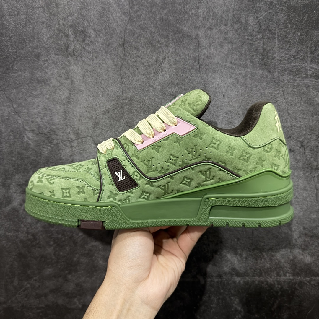 图片[2]-【天花板/Goat版】 市场最强版 没有之一的存在💪🏻 Louis Vuitton LV Trainer 系列全新版上架 手里有正品的可以对比下🆚懂货的看细节‼️ 此版品质是市场从未达到的新高度！ 整体版型 皮料 牛仔布的色差 压花纹路清晰度 后跟版型等等 都可以自行对比[机智]吊打市场所有货，怒甩十条街的那种，直接来正品对比图🆚，欢迎拿市场各大工厂的货来对比！ 尺码：35-45码-选品中心