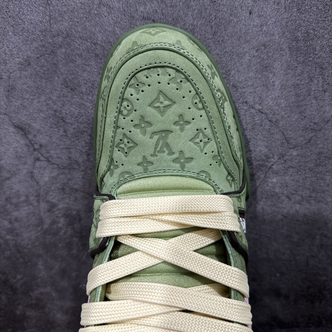 图片[5]-【天花板/Goat版】 市场最强版 没有之一的存在💪🏻 Louis Vuitton LV Trainer 系列全新版上架 手里有正品的可以对比下🆚懂货的看细节‼️ 此版品质是市场从未达到的新高度！ 整体版型 皮料 牛仔布的色差 压花纹路清晰度 后跟版型等等 都可以自行对比[机智]吊打市场所有货，怒甩十条街的那种，直接来正品对比图🆚，欢迎拿市场各大工厂的货来对比！ 尺码：35-45码-选品中心