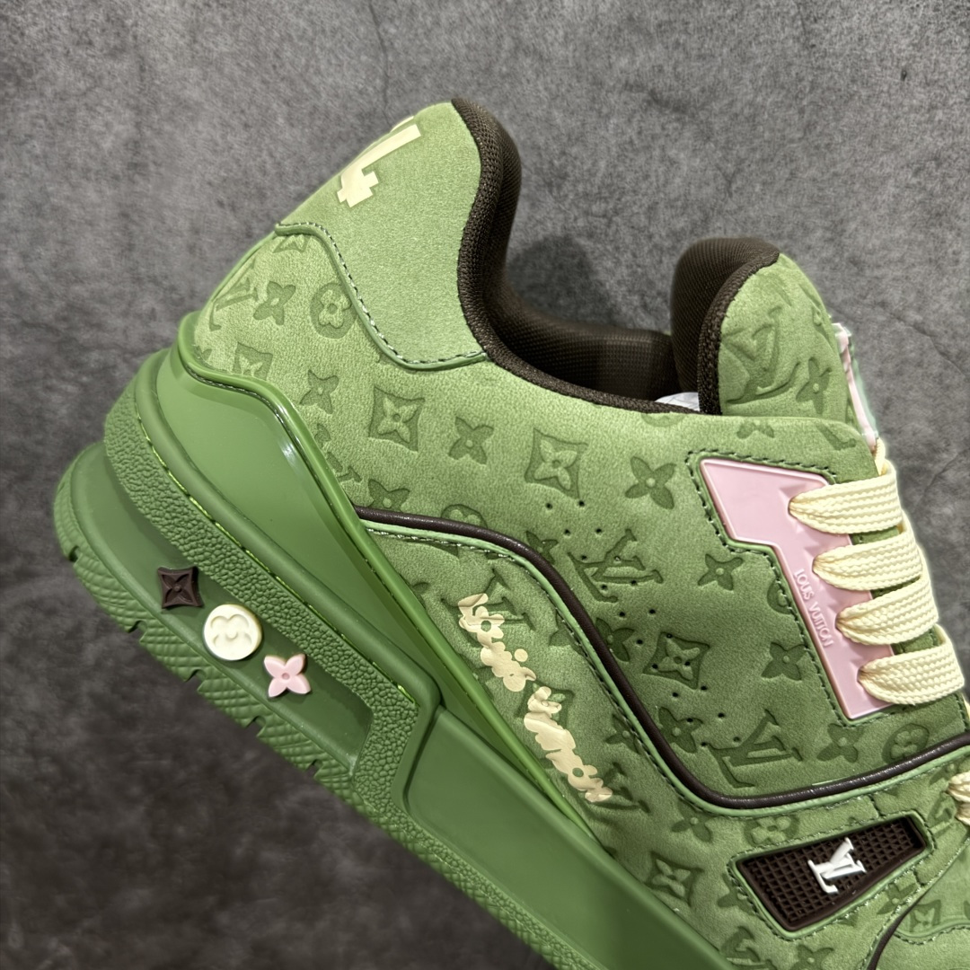 图片[7]-【天花板/Goat版】 市场最强版 没有之一的存在💪🏻 Louis Vuitton LV Trainer 系列全新版上架 手里有正品的可以对比下🆚懂货的看细节‼️ 此版品质是市场从未达到的新高度！ 整体版型 皮料 牛仔布的色差 压花纹路清晰度 后跟版型等等 都可以自行对比[机智]吊打市场所有货，怒甩十条街的那种，直接来正品对比图🆚，欢迎拿市场各大工厂的货来对比！ 尺码：35-45码-选品中心