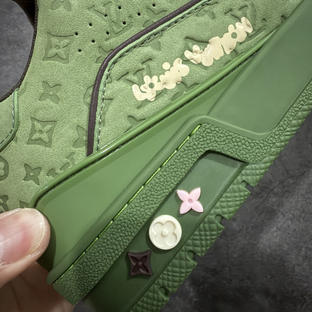 图片[3]-【天花板/Goat版】 市场最强版 没有之一的存在💪🏻 Louis Vuitton LV Trainer 系列全新版上架 手里有正品的可以对比下🆚懂货的看细节‼️ 此版品质是市场从未达到的新高度！ 整体版型 皮料 牛仔布的色差 压花纹路清晰度 后跟版型等等 都可以自行对比[机智]吊打市场所有货，怒甩十条街的那种，直接来正品对比图🆚，欢迎拿市场各大工厂的货来对比！ 尺码：35-45码-选品中心