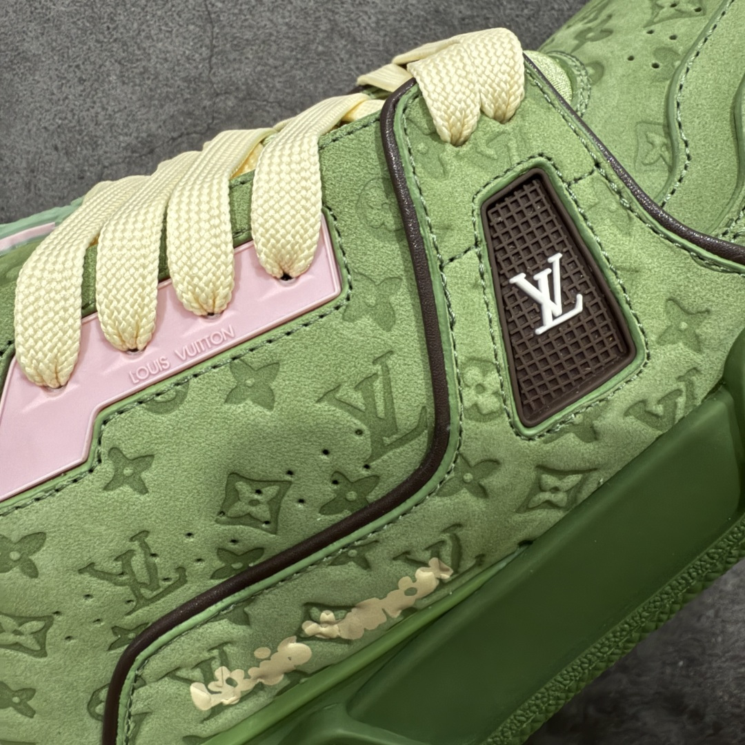 图片[4]-【天花板/Goat版】 市场最强版 没有之一的存在💪🏻 Louis Vuitton LV Trainer 系列全新版上架 手里有正品的可以对比下🆚懂货的看细节‼️ 此版品质是市场从未达到的新高度！ 整体版型 皮料 牛仔布的色差 压花纹路清晰度 后跟版型等等 都可以自行对比[机智]吊打市场所有货，怒甩十条街的那种，直接来正品对比图🆚，欢迎拿市场各大工厂的货来对比！ 尺码：35-45码-选品中心