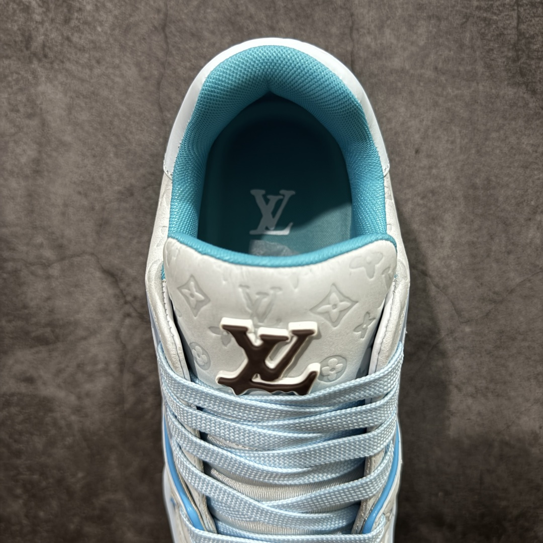 图片[8]-【天花板/Goat版】 市场最强版 没有之一的存在💪🏻 Louis Vuitton LV Trainer 系列全新版上架 手里有正品的可以对比下🆚懂货的看细节‼️ 此版品质是市场从未达到的新高度！ 整体版型 皮料 牛仔布的色差 压花纹路清晰度 后跟版型等等 都可以自行对比[机智]吊打市场所有货，怒甩十条街的那种，直接来正品对比图🆚，欢迎拿市场各大工厂的货来对比！ 尺码：35-45码-选品中心