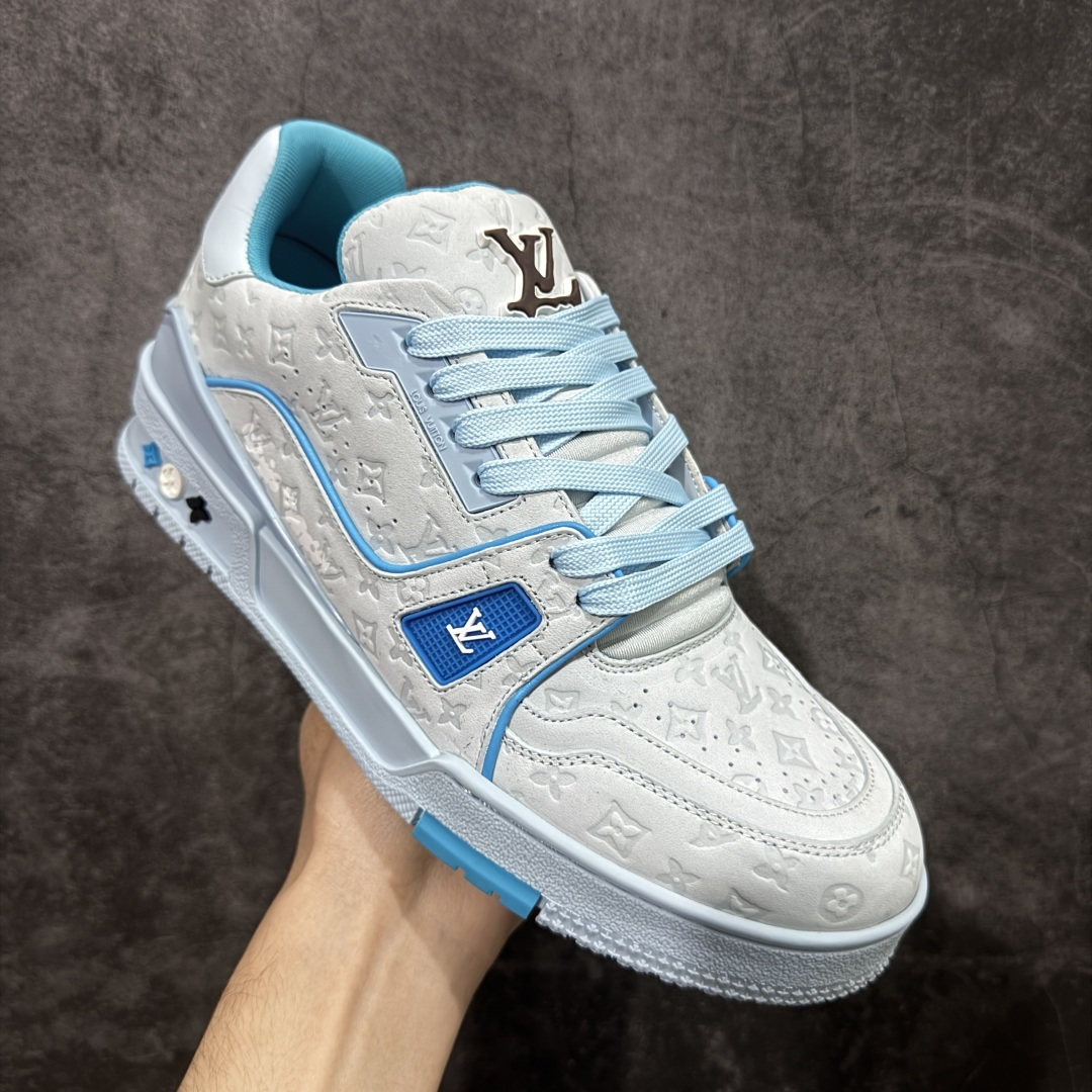 图片[3]-【天花板/Goat版】 市场最强版 没有之一的存在💪🏻 Louis Vuitton LV Trainer 系列全新版上架 手里有正品的可以对比下🆚懂货的看细节‼️ 此版品质是市场从未达到的新高度！ 整体版型 皮料 牛仔布的色差 压花纹路清晰度 后跟版型等等 都可以自行对比[机智]吊打市场所有货，怒甩十条街的那种，直接来正品对比图🆚，欢迎拿市场各大工厂的货来对比！ 尺码：35-45码-选品中心