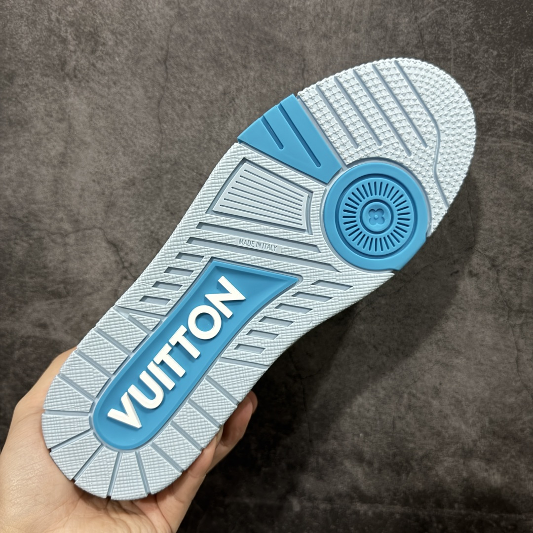 图片[9]-【天花板/Goat版】 市场最强版 没有之一的存在💪🏻 Louis Vuitton LV Trainer 系列全新版上架 手里有正品的可以对比下🆚懂货的看细节‼️ 此版品质是市场从未达到的新高度！ 整体版型 皮料 牛仔布的色差 压花纹路清晰度 后跟版型等等 都可以自行对比[机智]吊打市场所有货，怒甩十条街的那种，直接来正品对比图🆚，欢迎拿市场各大工厂的货来对比！ 尺码：35-45码-选品中心