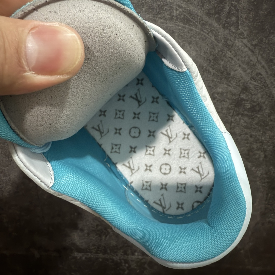 图片[9]-【天花板/Goat版】 市场最强版 没有之一的存在💪🏻 Louis Vuitton LV Trainer 系列全新版上架 手里有正品的可以对比下🆚懂货的看细节‼️ 此版品质是市场从未达到的新高度！ 整体版型 皮料 牛仔布的色差 压花纹路清晰度 后跟版型等等 都可以自行对比[机智]吊打市场所有货，怒甩十条街的那种，直接来正品对比图🆚，欢迎拿市场各大工厂的货来对比！ 尺码：35-45码-选品中心