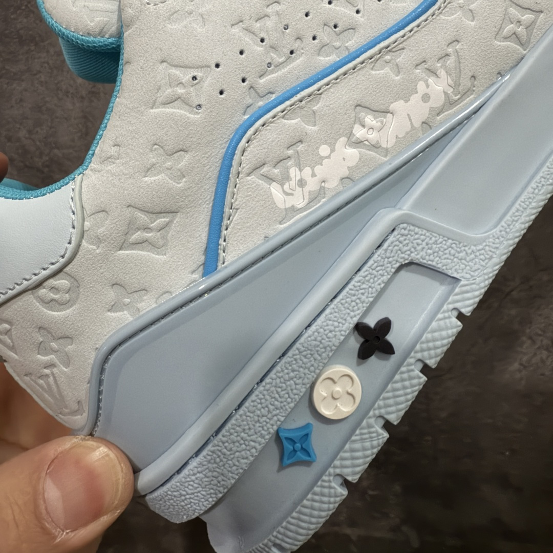 图片[3]-【天花板/Goat版】 市场最强版 没有之一的存在💪🏻 Louis Vuitton LV Trainer 系列全新版上架 手里有正品的可以对比下🆚懂货的看细节‼️ 此版品质是市场从未达到的新高度！ 整体版型 皮料 牛仔布的色差 压花纹路清晰度 后跟版型等等 都可以自行对比[机智]吊打市场所有货，怒甩十条街的那种，直接来正品对比图🆚，欢迎拿市场各大工厂的货来对比！ 尺码：35-45码-选品中心