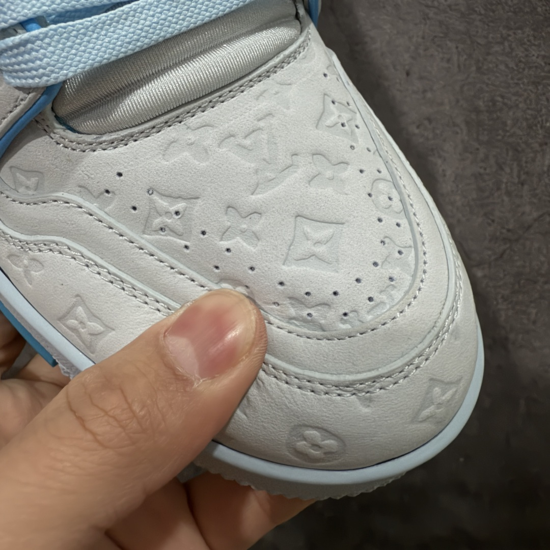 图片[5]-【天花板/Goat版】 市场最强版 没有之一的存在💪🏻 Louis Vuitton LV Trainer 系列全新版上架 手里有正品的可以对比下🆚懂货的看细节‼️ 此版品质是市场从未达到的新高度！ 整体版型 皮料 牛仔布的色差 压花纹路清晰度 后跟版型等等 都可以自行对比[机智]吊打市场所有货，怒甩十条街的那种，直接来正品对比图🆚，欢迎拿市场各大工厂的货来对比！ 尺码：35-45码-选品中心