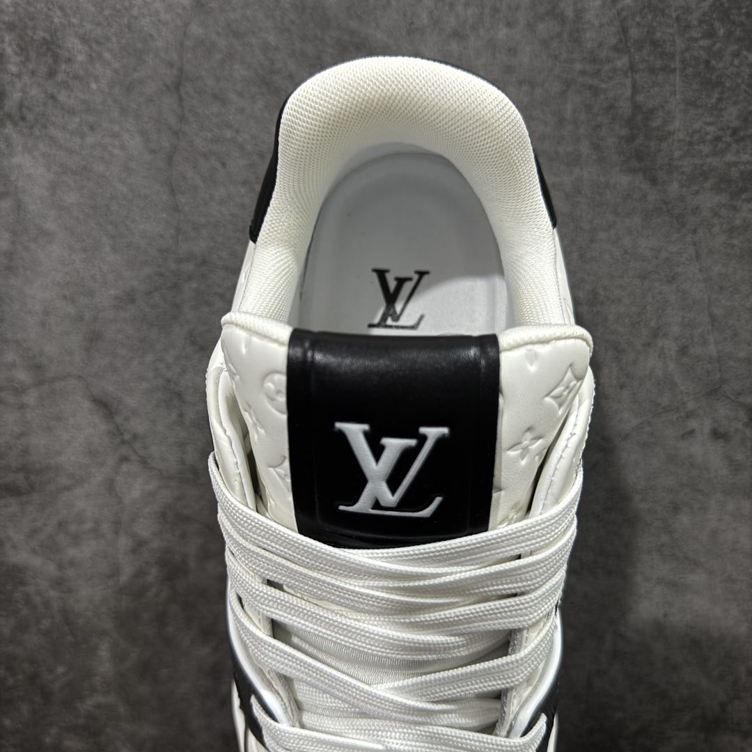 图片[8]-【天花板/Goat版】 市场最强版 没有之一的存在💪🏻 Louis Vuitton LV Trainer 系列全新版上架 手里有正品的可以对比下🆚懂货的看细节‼️ 此版品质是市场从未达到的新高度！ 整体版型 皮料 牛仔布的色差 压花纹路清晰度 后跟版型等等 都可以自行对比[机智]吊打市场所有货，怒甩十条街的那种，直接来正品对比图🆚，欢迎拿市场各大工厂的货来对比！ 尺码：35-45码-选品中心