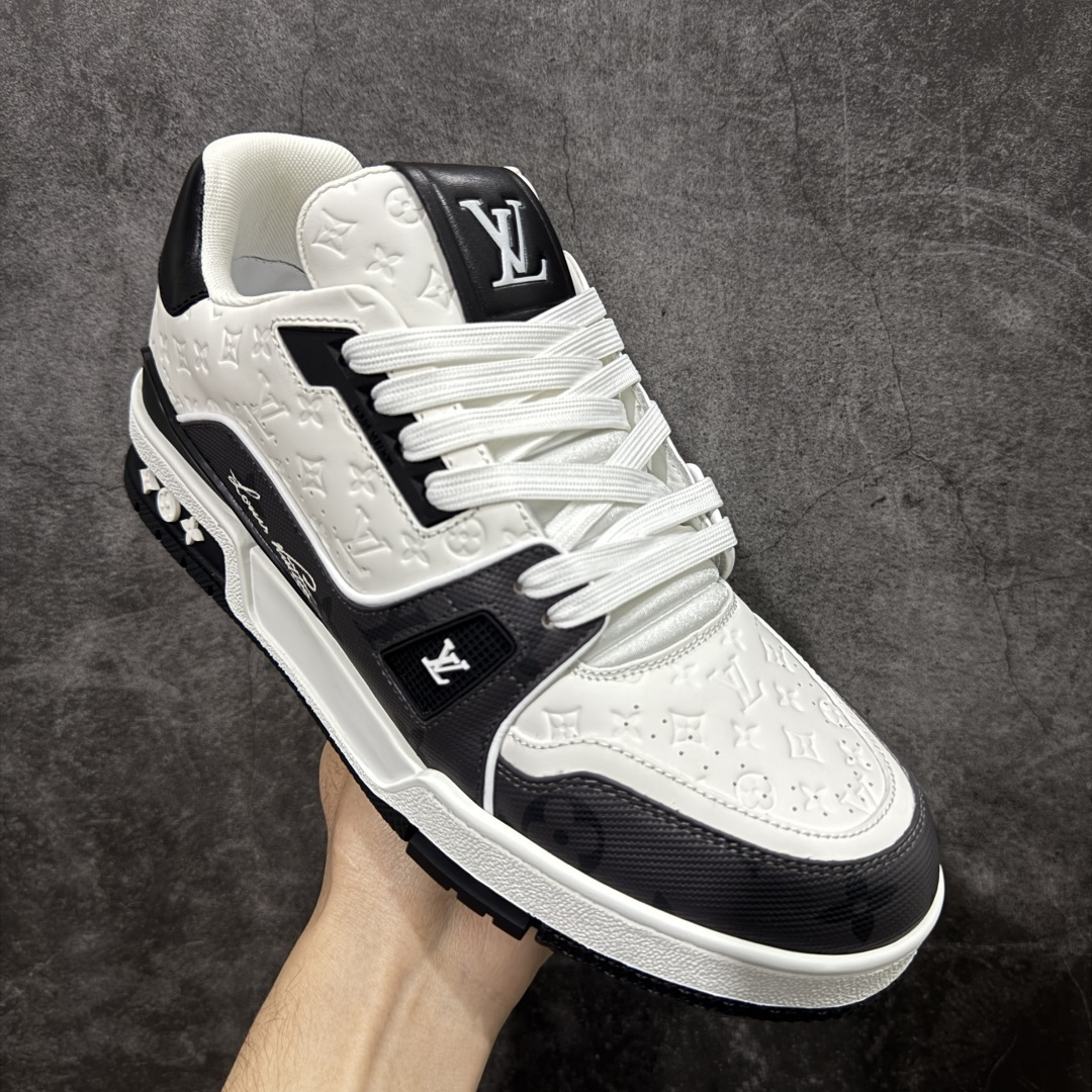 图片[3]-【天花板/Goat版】 市场最强版 没有之一的存在💪🏻 Louis Vuitton LV Trainer 系列全新版上架 手里有正品的可以对比下🆚懂货的看细节‼️ 此版品质是市场从未达到的新高度！ 整体版型 皮料 牛仔布的色差 压花纹路清晰度 后跟版型等等 都可以自行对比[机智]吊打市场所有货，怒甩十条街的那种，直接来正品对比图🆚，欢迎拿市场各大工厂的货来对比！ 尺码：35-45码-选品中心