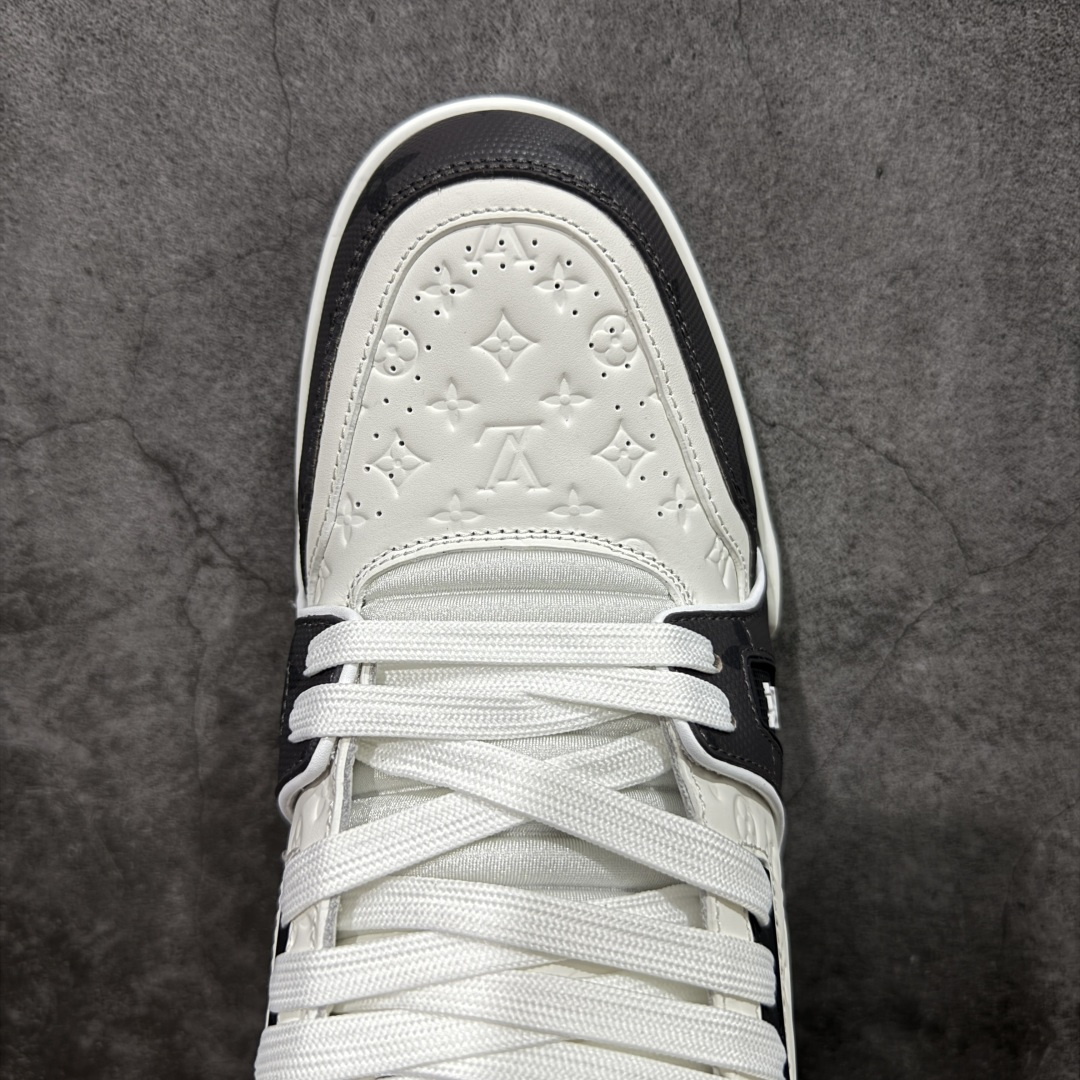 图片[5]-【天花板/Goat版】 市场最强版 没有之一的存在💪🏻 Louis Vuitton LV Trainer 系列全新版上架 手里有正品的可以对比下🆚懂货的看细节‼️ 此版品质是市场从未达到的新高度！ 整体版型 皮料 牛仔布的色差 压花纹路清晰度 后跟版型等等 都可以自行对比[机智]吊打市场所有货，怒甩十条街的那种，直接来正品对比图🆚，欢迎拿市场各大工厂的货来对比！ 尺码：35-45码-选品中心