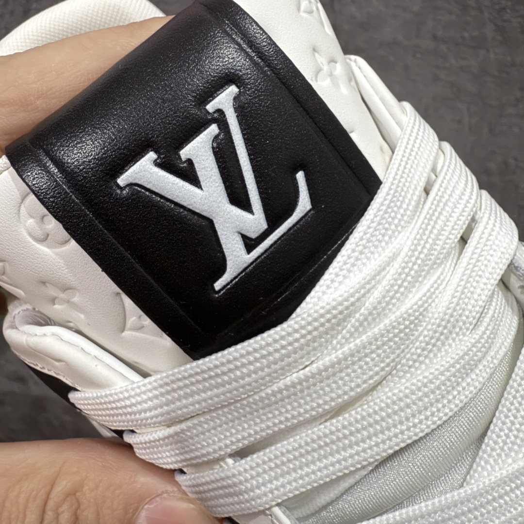 图片[6]-【天花板/Goat版】 市场最强版 没有之一的存在💪🏻 Louis Vuitton LV Trainer 系列全新版上架 手里有正品的可以对比下🆚懂货的看细节‼️ 此版品质是市场从未达到的新高度！ 整体版型 皮料 牛仔布的色差 压花纹路清晰度 后跟版型等等 都可以自行对比[机智]吊打市场所有货，怒甩十条街的那种，直接来正品对比图🆚，欢迎拿市场各大工厂的货来对比！ 尺码：35-45码-选品中心