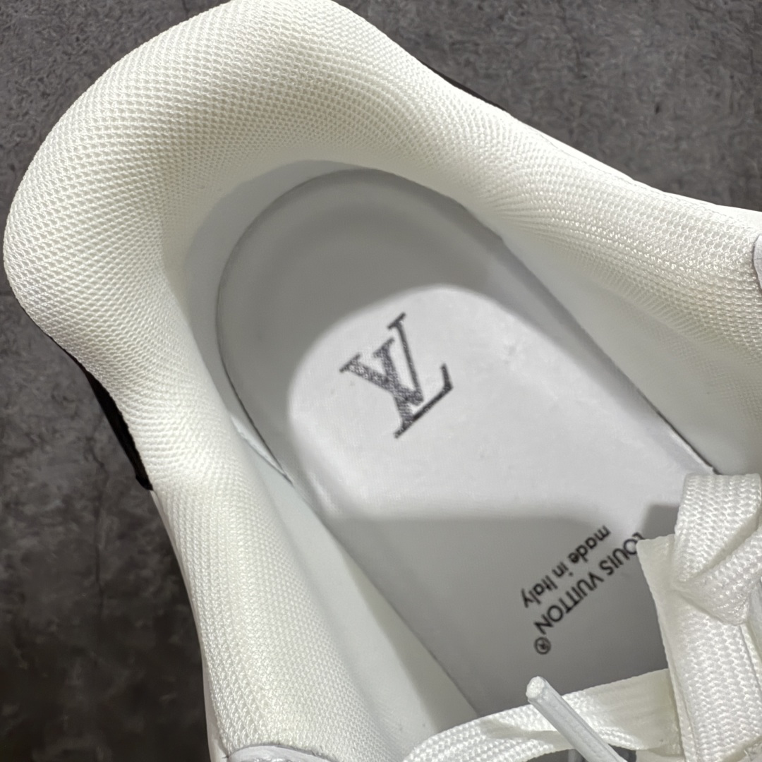 图片[8]-【天花板/Goat版】 市场最强版 没有之一的存在💪🏻 Louis Vuitton LV Trainer 系列全新版上架 手里有正品的可以对比下🆚懂货的看细节‼️ 此版品质是市场从未达到的新高度！ 整体版型 皮料 牛仔布的色差 压花纹路清晰度 后跟版型等等 都可以自行对比[机智]吊打市场所有货，怒甩十条街的那种，直接来正品对比图🆚，欢迎拿市场各大工厂的货来对比！ 尺码：35-45码-选品中心