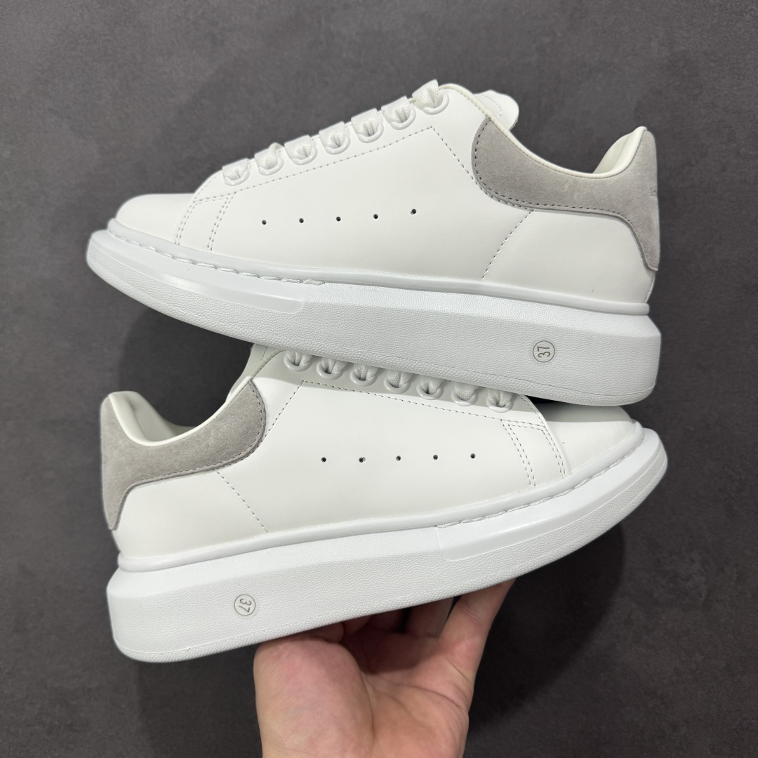 图片[6]-【BC版本】莞产出品 Alexander McQueen 亚历山大麦昆 Oversized Sneaker 原厂牛皮 外贸专供 原版购入开发 完美楦型 正确卡色 质感媲美原版 超高性价比 拒绝杀猪 注意此版本带半码 尺码：36 36.5 37 38 38.5 39 40 40.5 41 42 42.5 43 44 45-选品中心