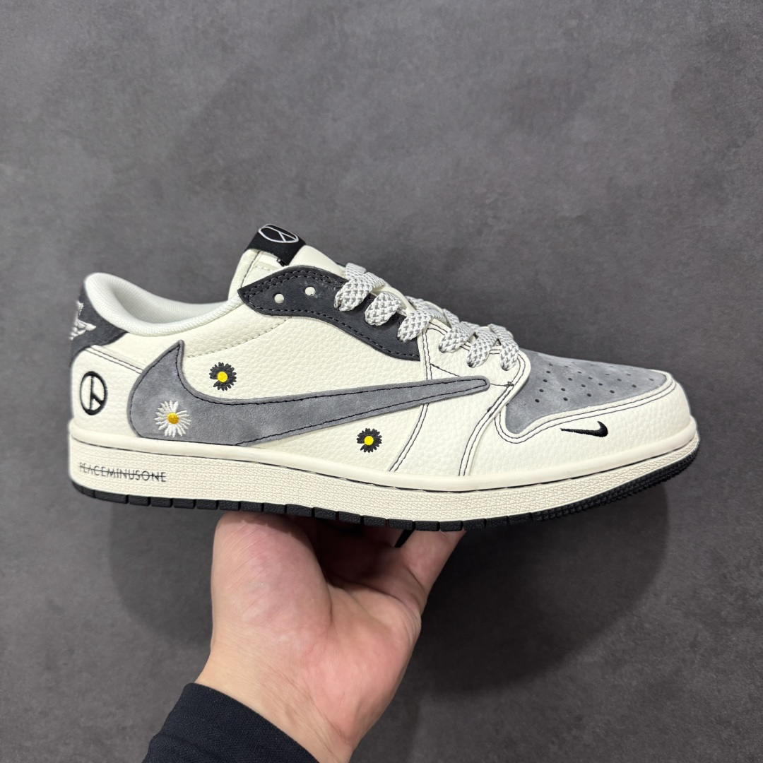 【定制版】Travis Scott x Jordan 1 Low “权志龙联名——雏菊米灰黑” 高端定制 乔丹倒勾低帮休闲板鞋 大厂纯原品质出货 纯正版型 定制鞋盒 皮料切割干净无任何毛边 细节完美 超高清洁度 货号：QW5088-208 尺码：36 36.5 37.5 38 38.5 39 40 40.5 41 42 42.5 43 44 44.5 45-选品中心