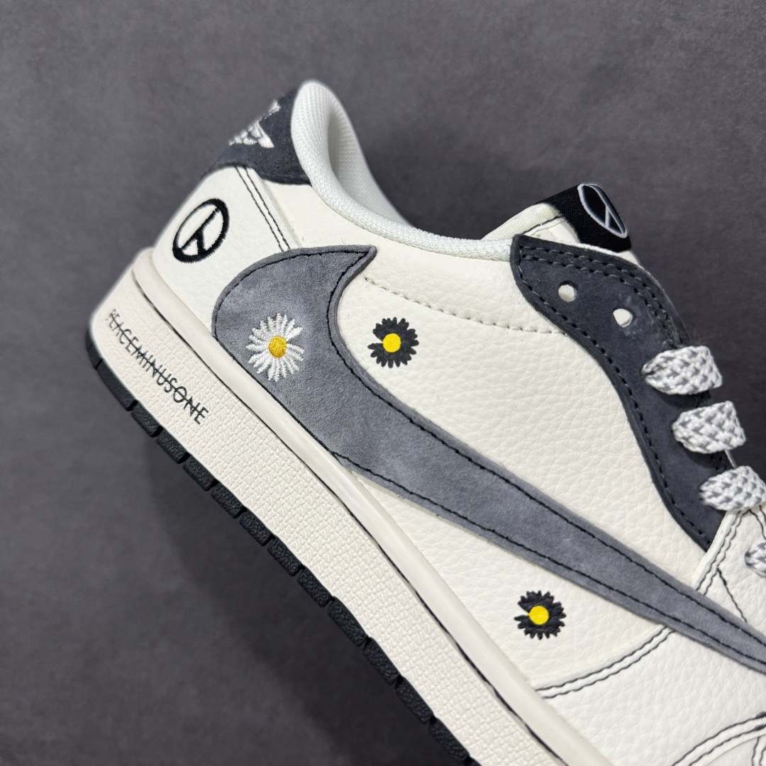图片[6]-【定制版】Travis Scott x Jordan 1 Low “权志龙联名——雏菊米灰黑” 高端定制 乔丹倒勾低帮休闲板鞋 大厂纯原品质出货 纯正版型 定制鞋盒 皮料切割干净无任何毛边 细节完美 超高清洁度 货号：QW5088-208 尺码：36 36.5 37.5 38 38.5 39 40 40.5 41 42 42.5 43 44 44.5 45-选品中心