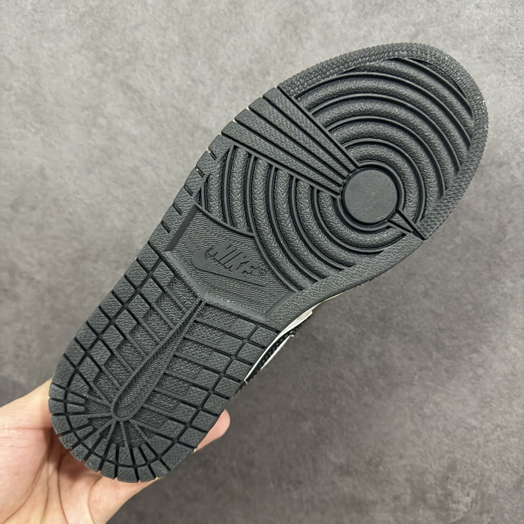 图片[9]-【定制版】AJ Low × Stüssy这波“街头王炸”，直接把潮流基因焊在鞋上！灰白黑撞色+麂皮质感，红标Stüssy logo一戳封神 是AJ的复古球鞋魂，更是Stüssy的街头腔调 货号：QG1988-016 尺码：36-45带半码 编码：HXSB330340-选品中心