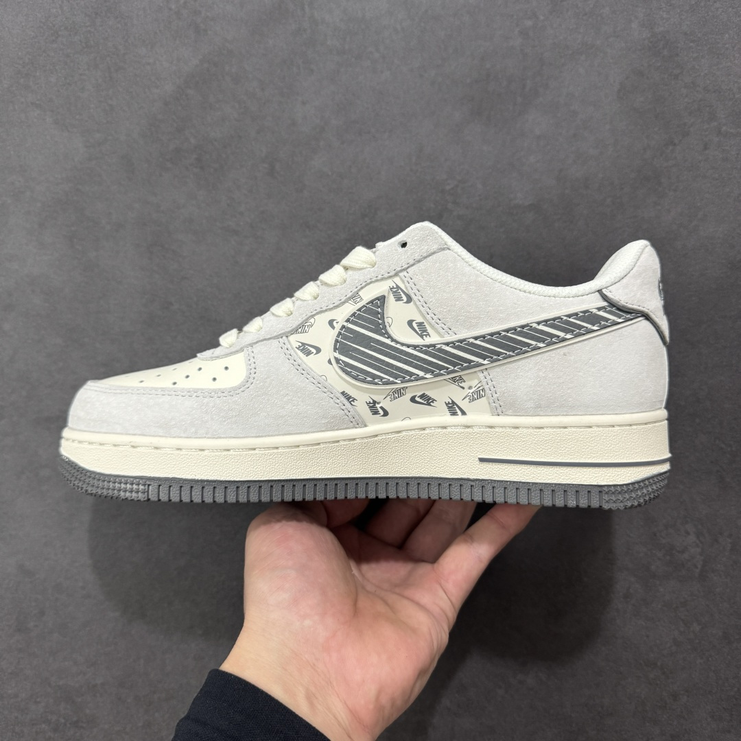 图片[2]-【定制版】NIke Air Force 1 \’07 Low “NIKE-米灰猪八革”空军一号 低帮 运动鞋 休闲鞋 折边针车 工艺难度大 原楦头原纸板 原装鞋盒 定制五金配件 内置全掌气垫 原厂鞋底 货号：JP8028-071 尺码：36 36.5 37.5 38 38.5 39 40 40.5 41 42 42.5 43 44 44.5 45-选品中心