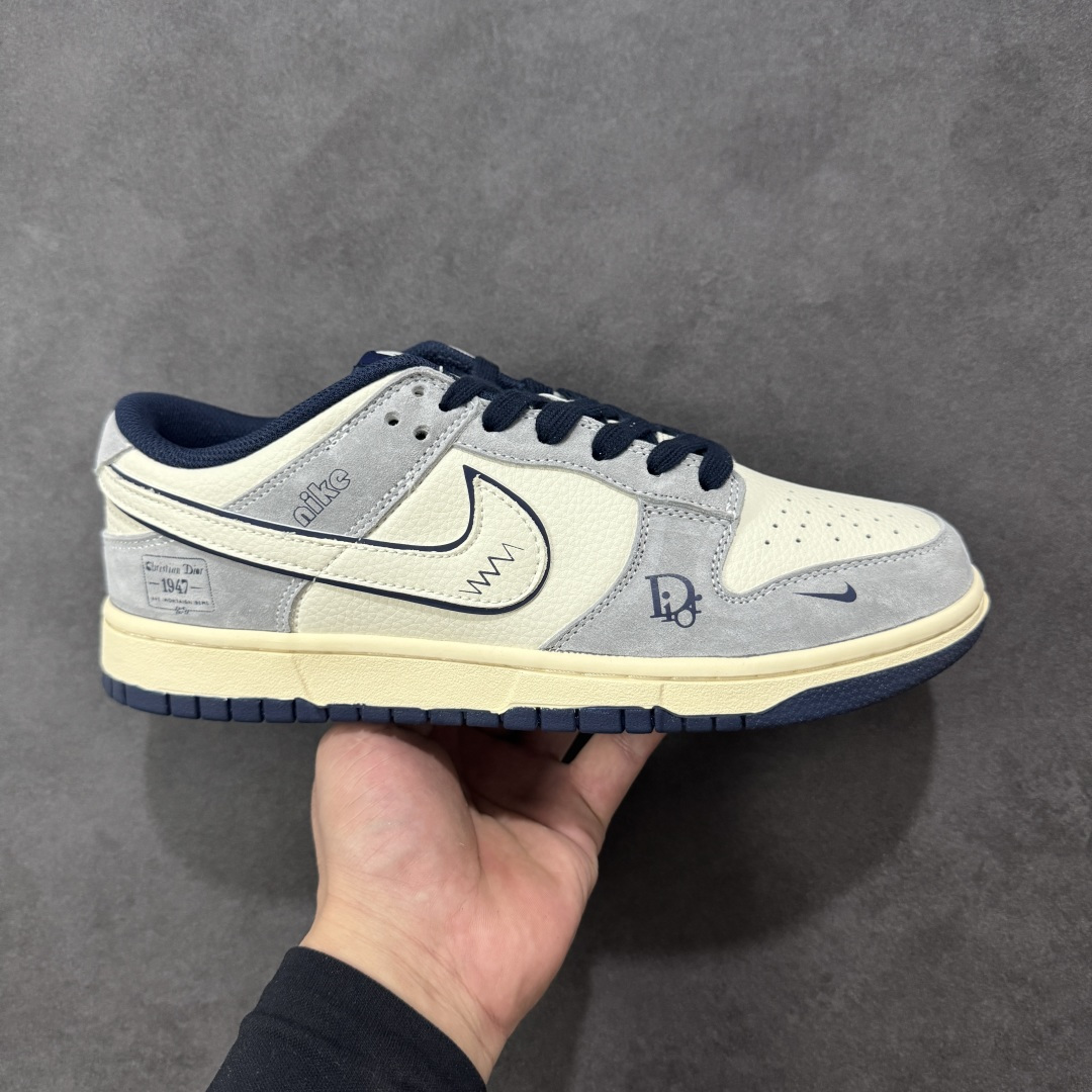 【定制版】Nike SB Dunk Low“ 迪奥联名—雾霾蓝” 周年高端定制 低帮休闲板鞋 定制鞋盒 大厂纯原品质出货 超高清洁度 皮料切割干净无任何毛边 细节完美 货号：DN3168-014 尺码： 36 36.5 37.5 38 38.5 39 40 40.5 41 42 42.5 43 44 44.5 45-选品中心