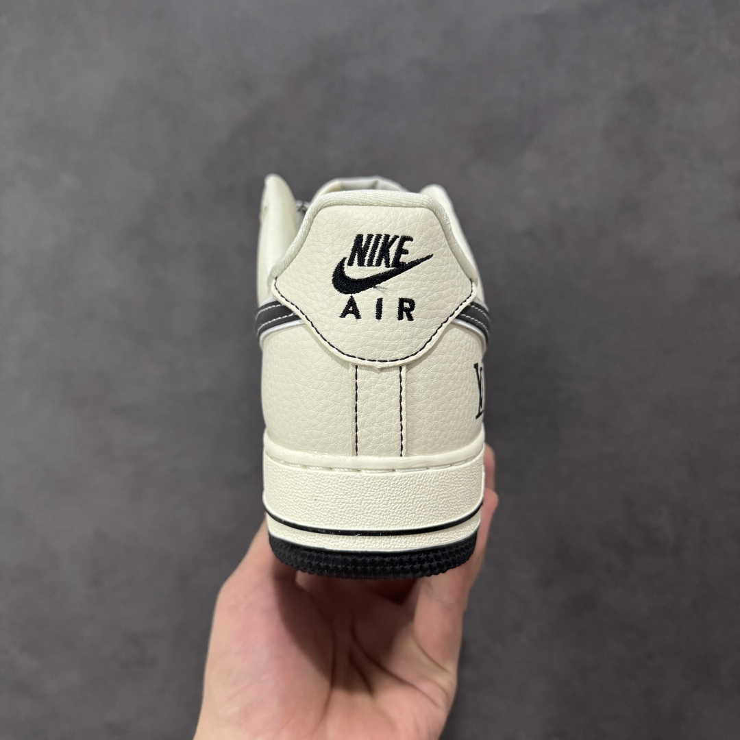 图片[3]-【定制版】AF1×LV这波“艺术奢潮”，直接把高级感踩在脚面！奶白底色裹满几何老花肌理，双勾+LV标识叠满奢华buff 是空军一号的松弛脚感，更是能上脚的艺术级奢牌单品 货号SY1388-016 尺码：36 36.5 37.5 38 38.5 39 40 40.5 41 42 42.5 43 44 44.5 45 编码：HXSA310320-选品中心