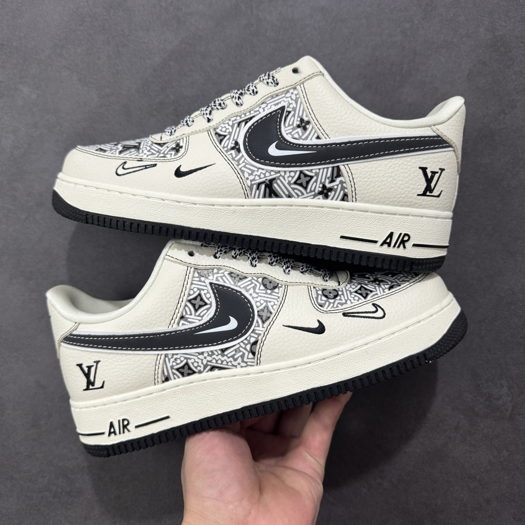 图片[9]-【定制版】AF1×LV这波“艺术奢潮”，直接把高级感踩在脚面！奶白底色裹满几何老花肌理，双勾+LV标识叠满奢华buff 是空军一号的松弛脚感，更是能上脚的艺术级奢牌单品 货号SY1388-016 尺码：36 36.5 37.5 38 38.5 39 40 40.5 41 42 42.5 43 44 44.5 45 编码：HXSA310320-选品中心