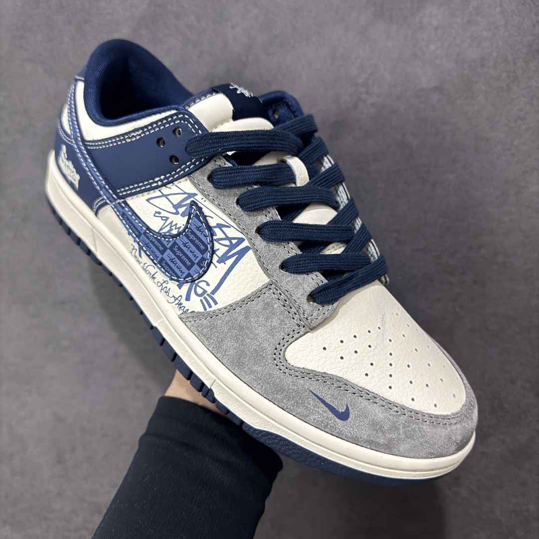 图片[3]-【定制版】Stussy x Nk Dunk Low 定制配色 斯图西联名 复古低帮休闲百搭板鞋 公司级版本 定制鞋盒 大厂流水生产 超高清洁度 皮料切割干净无任何毛边 橡胶大底 防滑耐磨 舒适上脚 货号：XD1588-243  尺码：36 36.5 37.5 38 38.5 39 40 40.5 41 42 42.5 43 44 44.5 45-选品中心