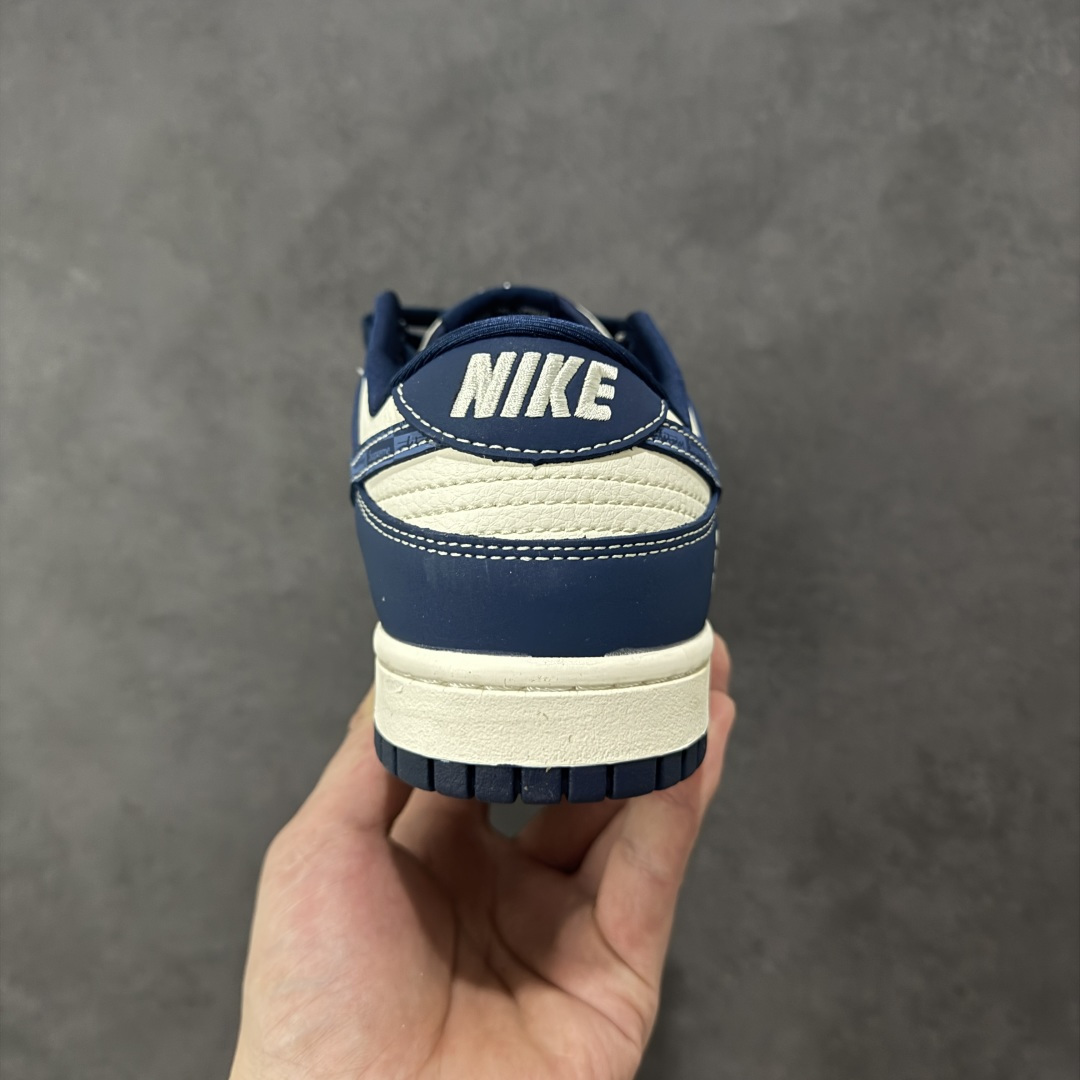 图片[4]-【定制版】Stussy x Nk Dunk Low 定制配色 斯图西联名 复古低帮休闲百搭板鞋 公司级版本 定制鞋盒 大厂流水生产 超高清洁度 皮料切割干净无任何毛边 橡胶大底 防滑耐磨 舒适上脚 货号：XD1588-243  尺码：36 36.5 37.5 38 38.5 39 40 40.5 41 42 42.5 43 44 44.5 45-选品中心