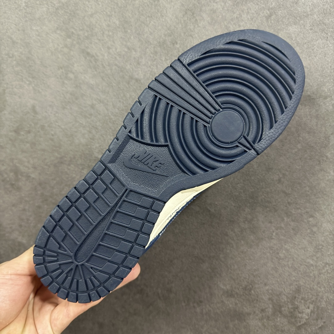 图片[9]-【定制版】Stussy x Nk Dunk Low 定制配色 斯图西联名 复古低帮休闲百搭板鞋 公司级版本 定制鞋盒 大厂流水生产 超高清洁度 皮料切割干净无任何毛边 橡胶大底 防滑耐磨 舒适上脚 货号：XD1588-243  尺码：36 36.5 37.5 38 38.5 39 40 40.5 41 42 42.5 43 44 44.5 45-选品中心