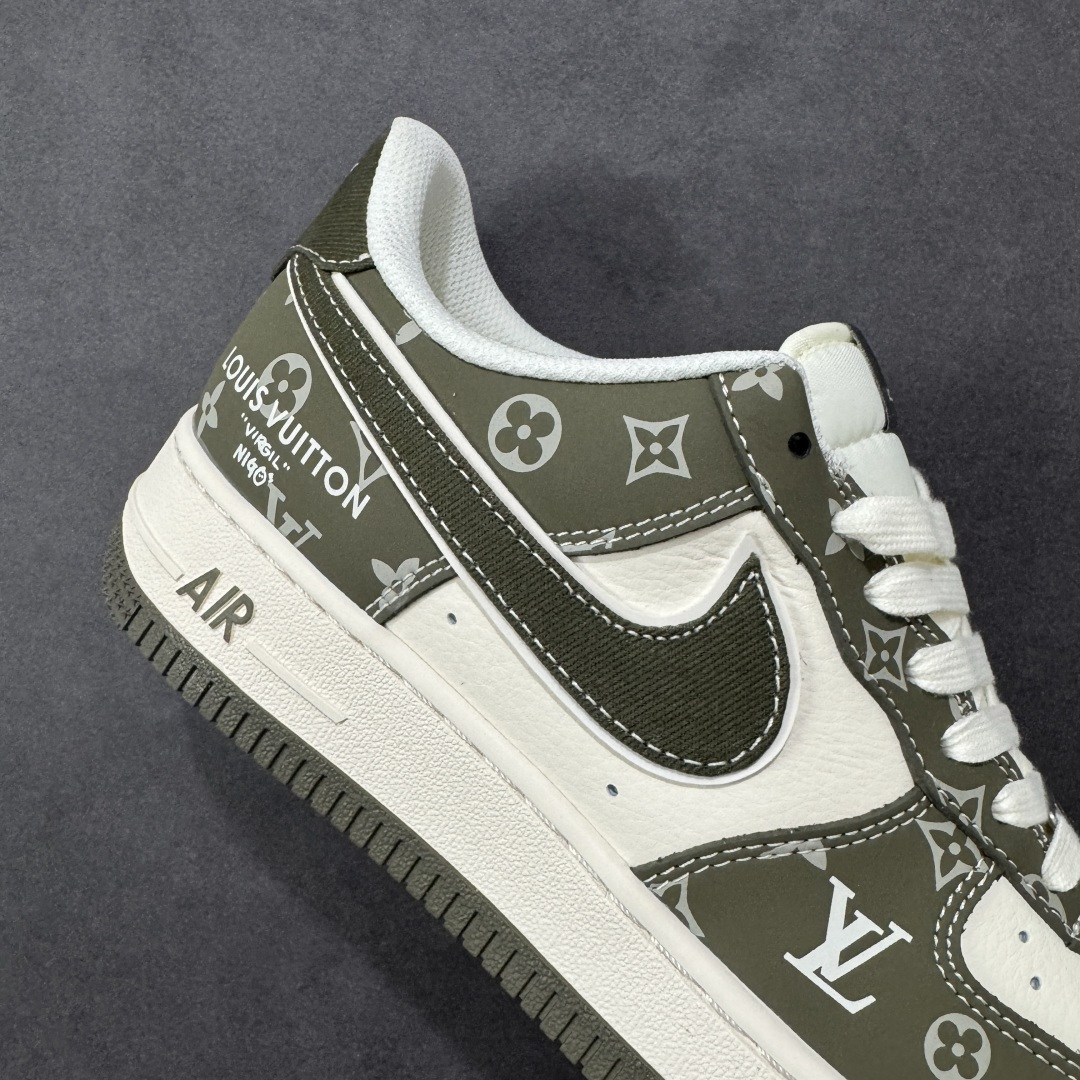 图片[6]-【定制版】AF1×LV这波“奢潮炸弹”，直接把风格焊在脚面上！灰调老花铺满鞋身，白棕撞色戳中高级感 是空军一号的街头松弛，更是LV的奢牌底气 踩上它，走路都自带“贵气buff” 货号XS1958-623 尺码：36-45带半码 编码：GLB310320-选品中心