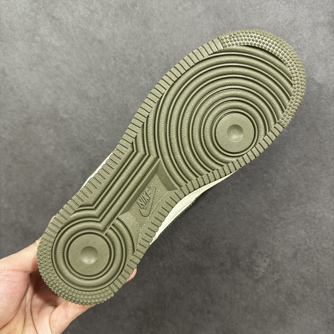 图片[9]-【定制版】AF1×LV这波“奢潮炸弹”，直接把风格焊在脚面上！灰调老花铺满鞋身，白棕撞色戳中高级感 是空军一号的街头松弛，更是LV的奢牌底气 踩上它，走路都自带“贵气buff” 货号XS1958-623 尺码：36-45带半码 编码：GLB310320-选品中心