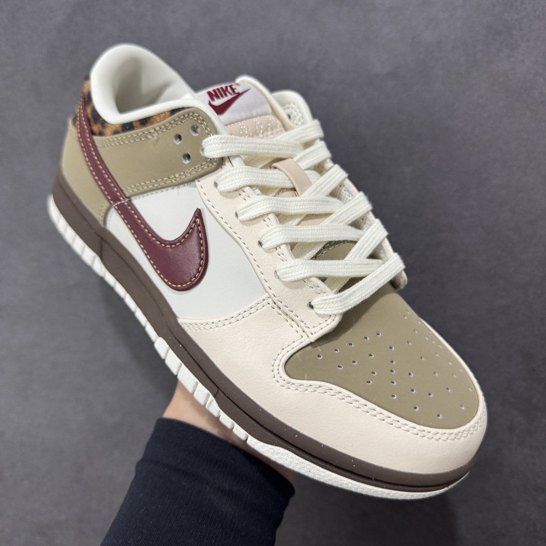 图片[3]-【YC纯原】Nike SB Dunk Low ”Khaki Leopard“ 卡其豹纹 低帮休闲板鞋 #鞋款以卡其和巴洛克棕打造鞋身，两侧辅以珍珠白皮革装扮，队红 Swoosh 装饰两侧。采用利落皮革材料巧搭时尚豹纹装饰细节，塑就醒目个性风范。鞋款融入柔软衬垫，舒适非凡，经久耐穿。 货号：IM6687-262 尺码：35.5-40 编码：IM6687-262-选品中心
