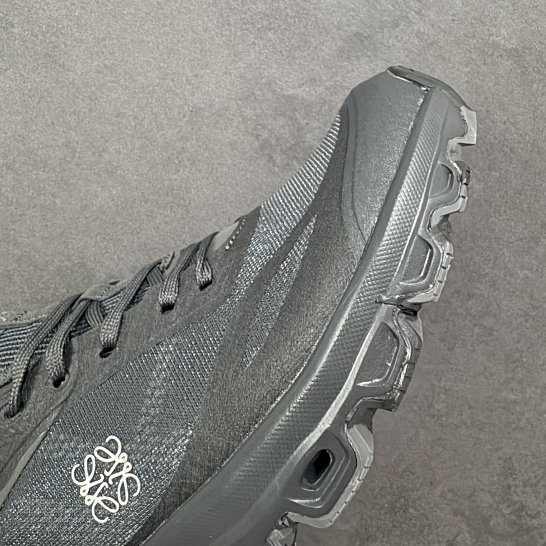 图片[5]-【PE版本】On昂跑 x LOEW罗意威2.0 Cloudtilt 舒适轻盈低帮跑步鞋 整身鞋面是一体的，包裹感很强，配合弹力鞋带，穿脱方便快捷。鞋底镂空设计，与爱步相同，脚感舒适。但不是立马就能感受的软，要走一段时间才有回馈。鞋型很秀气，日常穿着还是很合适的一款！ 货号：M929282X36 尺码：36-47-选品中心