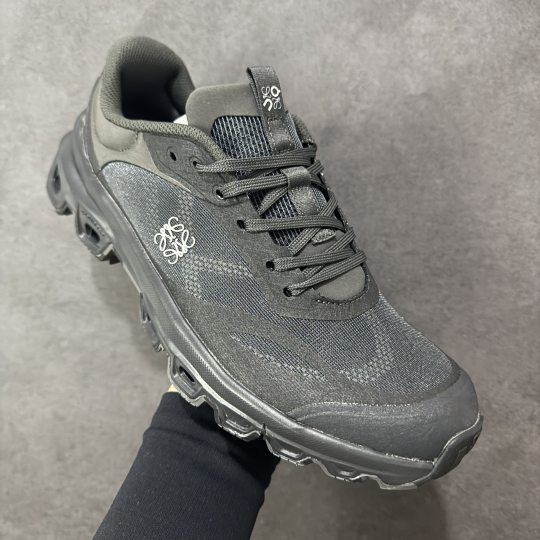 图片[3]-【PE版本】On昂跑 x LOEW罗意威2.0 Cloudtilt 舒适轻盈低帮跑步鞋 整身鞋面是一体的，包裹感很强，配合弹力鞋带，穿脱方便快捷。鞋底镂空设计，与爱步相同，脚感舒适。但不是立马就能感受的软，要走一段时间才有回馈。鞋型很秀气，日常穿着还是很合适的一款！ 货号：M929282X36 尺码：36-47-选品中心