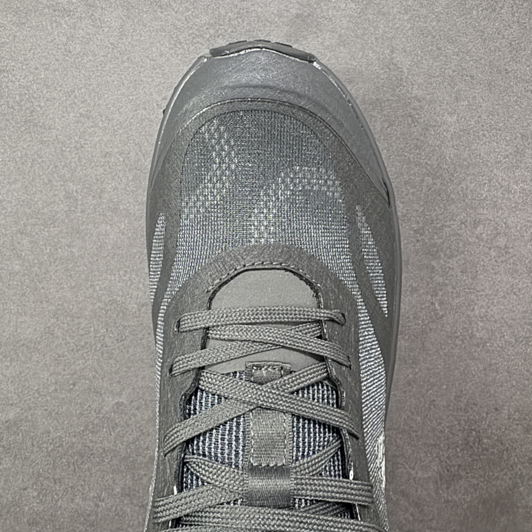 图片[8]-【PE版本】On昂跑 x LOEW罗意威2.0 Cloudtilt 舒适轻盈低帮跑步鞋 整身鞋面是一体的，包裹感很强，配合弹力鞋带，穿脱方便快捷。鞋底镂空设计，与爱步相同，脚感舒适。但不是立马就能感受的软，要走一段时间才有回馈。鞋型很秀气，日常穿着还是很合适的一款！ 货号：M929282X36 尺码：36-47-选品中心