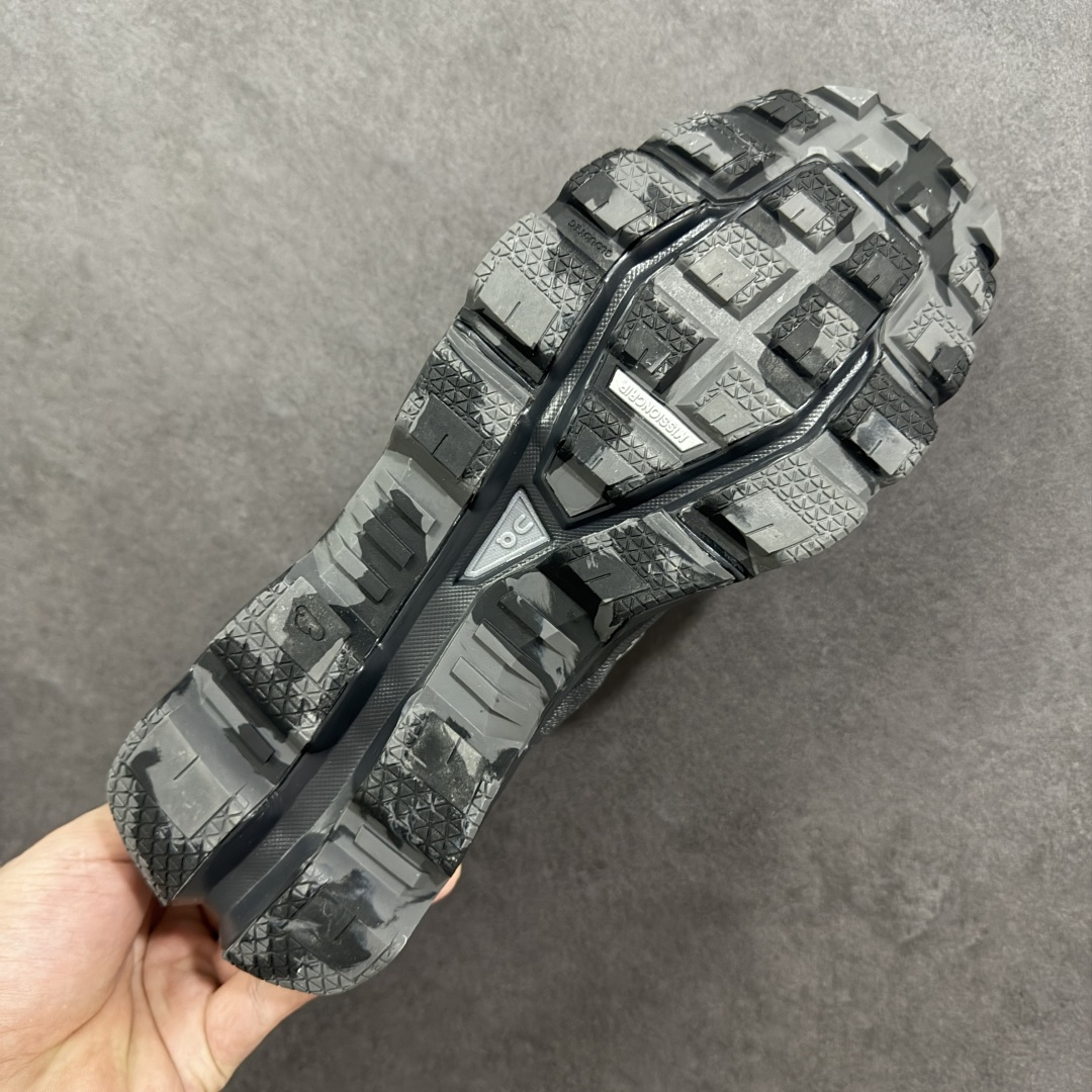 图片[9]-【PE版本】On昂跑 x LOEW罗意威2.0 Cloudtilt 舒适轻盈低帮跑步鞋 整身鞋面是一体的，包裹感很强，配合弹力鞋带，穿脱方便快捷。鞋底镂空设计，与爱步相同，脚感舒适。但不是立马就能感受的软，要走一段时间才有回馈。鞋型很秀气，日常穿着还是很合适的一款！ 货号：M929282X36 尺码：36-47-选品中心