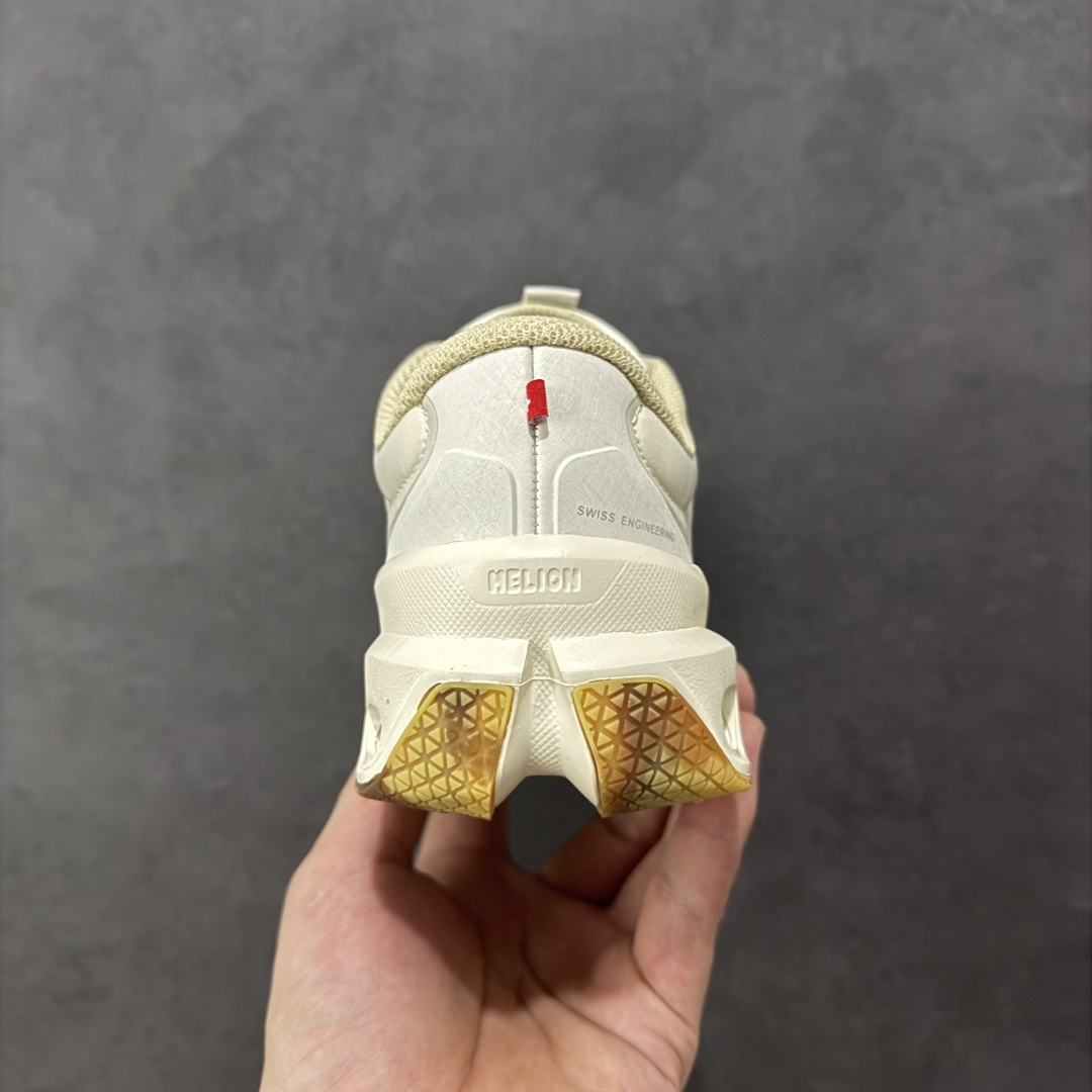 图片[4]-【PE版本】On昂跑 x LOEW罗意威2.0 Cloudtilt 舒适轻盈低帮跑步鞋 整身鞋面是一体的，包裹感很强，配合弹力鞋带，穿脱方便快捷。鞋底镂空设计，与爱步相同，脚感舒适。但不是立马就能感受的软，要走一段时间才有回馈。鞋型很秀气，日常穿着还是很合适的一款！ 货号：L929282X35 尺码：36-47-选品中心