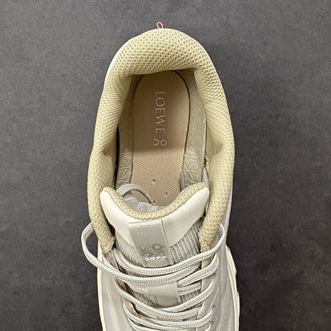 图片[7]-【PE版本】On昂跑 x LOEW罗意威2.0 Cloudtilt 舒适轻盈低帮跑步鞋 整身鞋面是一体的，包裹感很强，配合弹力鞋带，穿脱方便快捷。鞋底镂空设计，与爱步相同，脚感舒适。但不是立马就能感受的软，要走一段时间才有回馈。鞋型很秀气，日常穿着还是很合适的一款！ 货号：L929282X35 尺码：36-47-选品中心
