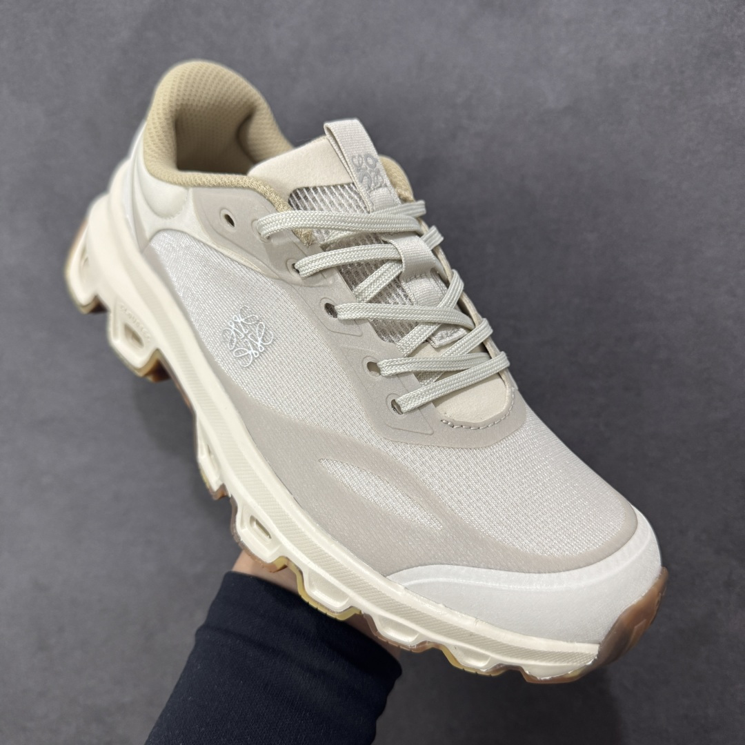 图片[3]-【PE版本】On昂跑 x LOEW罗意威2.0 Cloudtilt 舒适轻盈低帮跑步鞋 整身鞋面是一体的，包裹感很强，配合弹力鞋带，穿脱方便快捷。鞋底镂空设计，与爱步相同，脚感舒适。但不是立马就能感受的软，要走一段时间才有回馈。鞋型很秀气，日常穿着还是很合适的一款！ 货号：L929282X35 尺码：36-47-选品中心