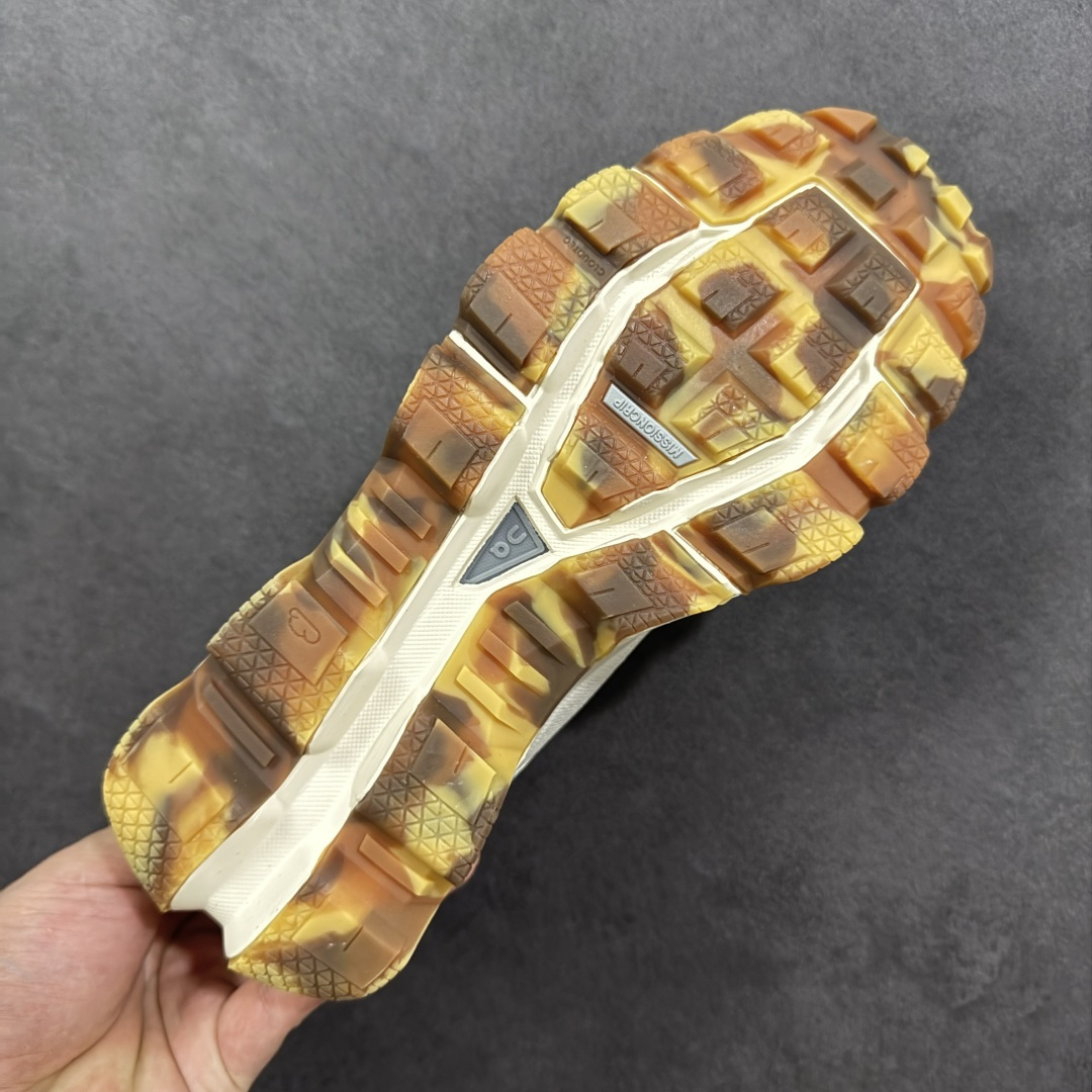 图片[9]-【PE版本】On昂跑 x LOEW罗意威2.0 Cloudtilt 舒适轻盈低帮跑步鞋 整身鞋面是一体的，包裹感很强，配合弹力鞋带，穿脱方便快捷。鞋底镂空设计，与爱步相同，脚感舒适。但不是立马就能感受的软，要走一段时间才有回馈。鞋型很秀气，日常穿着还是很合适的一款！ 货号：L929282X35 尺码：36-47-选品中心