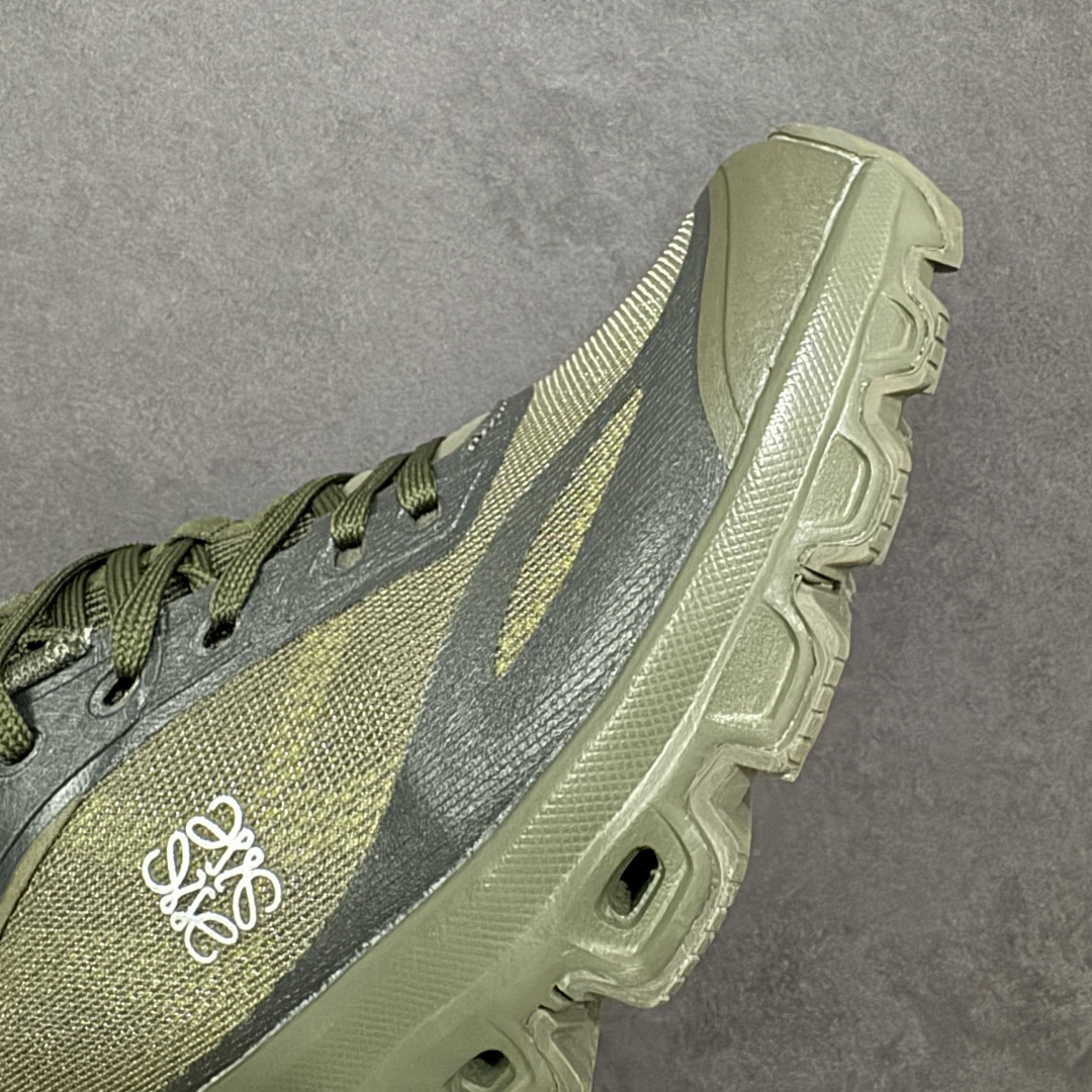 图片[5]-【PE版本】On昂跑 x LOEW罗意威2.0 Cloudtilt 舒适轻盈低帮跑步鞋 整身鞋面是一体的，包裹感很强，配合弹力鞋带，穿脱方便快捷。鞋底镂空设计，与爱步相同，脚感舒适。但不是立马就能感受的软，要走一段时间才有回馈。鞋型很秀气，日常穿着还是很合适的一款！ 货号：L929282X35 尺码：40-47-选品中心