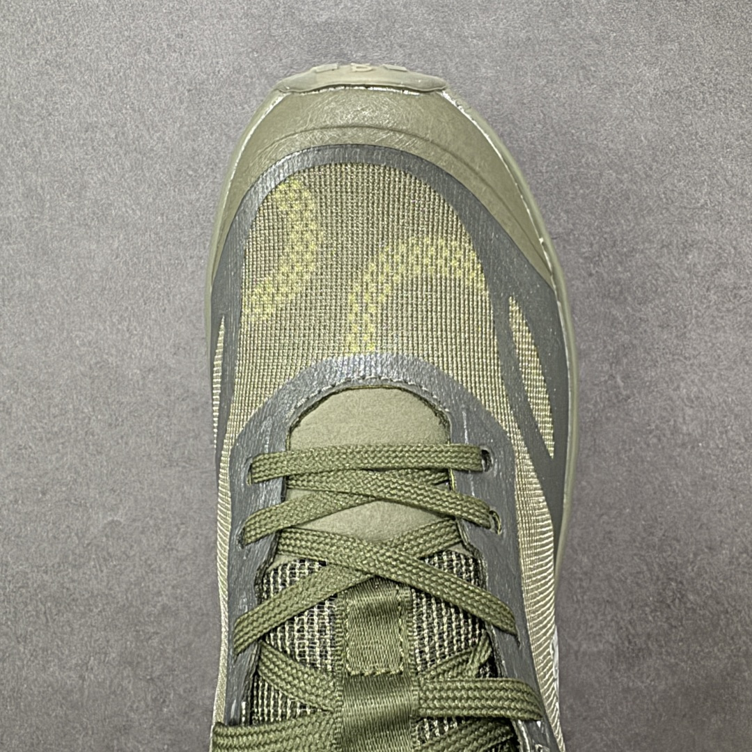 图片[8]-【PE版本】On昂跑 x LOEW罗意威2.0 Cloudtilt 舒适轻盈低帮跑步鞋 整身鞋面是一体的，包裹感很强，配合弹力鞋带，穿脱方便快捷。鞋底镂空设计，与爱步相同，脚感舒适。但不是立马就能感受的软，要走一段时间才有回馈。鞋型很秀气，日常穿着还是很合适的一款！ 货号：L929282X35 尺码：40-47-选品中心