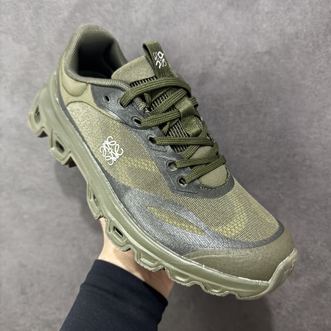 图片[3]-【PE版本】On昂跑 x LOEW罗意威2.0 Cloudtilt 舒适轻盈低帮跑步鞋 整身鞋面是一体的，包裹感很强，配合弹力鞋带，穿脱方便快捷。鞋底镂空设计，与爱步相同，脚感舒适。但不是立马就能感受的软，要走一段时间才有回馈。鞋型很秀气，日常穿着还是很合适的一款！ 货号：L929282X35 尺码：40-47-选品中心