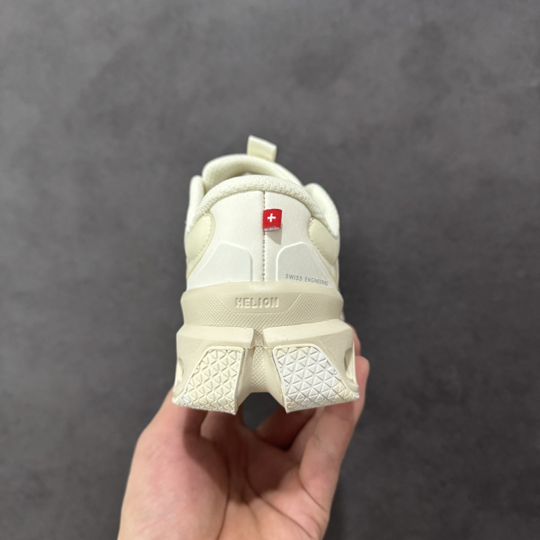 图片[4]-【PE版本】On昂跑 x LOEW罗意威2.0 Cloudtilt 舒适轻盈低帮跑步鞋 整身鞋面是一体的，包裹感很强，配合弹力鞋带，穿脱方便快捷。鞋底镂空设计，与爱步相同，脚感舒适。但不是立马就能感受的软，要走一段时间才有回馈。鞋型很秀气，日常穿着还是很合适的一款！ 货号：L929282X35 尺码：36-47-选品中心