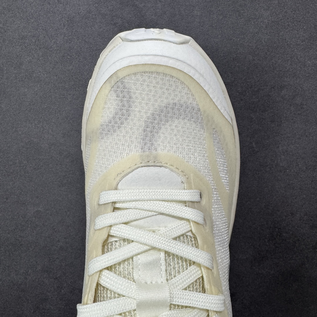 图片[8]-【PE版本】On昂跑 x LOEW罗意威2.0 Cloudtilt 舒适轻盈低帮跑步鞋 整身鞋面是一体的，包裹感很强，配合弹力鞋带，穿脱方便快捷。鞋底镂空设计，与爱步相同，脚感舒适。但不是立马就能感受的软，要走一段时间才有回馈。鞋型很秀气，日常穿着还是很合适的一款！ 货号：L929282X35 尺码：36-47-选品中心